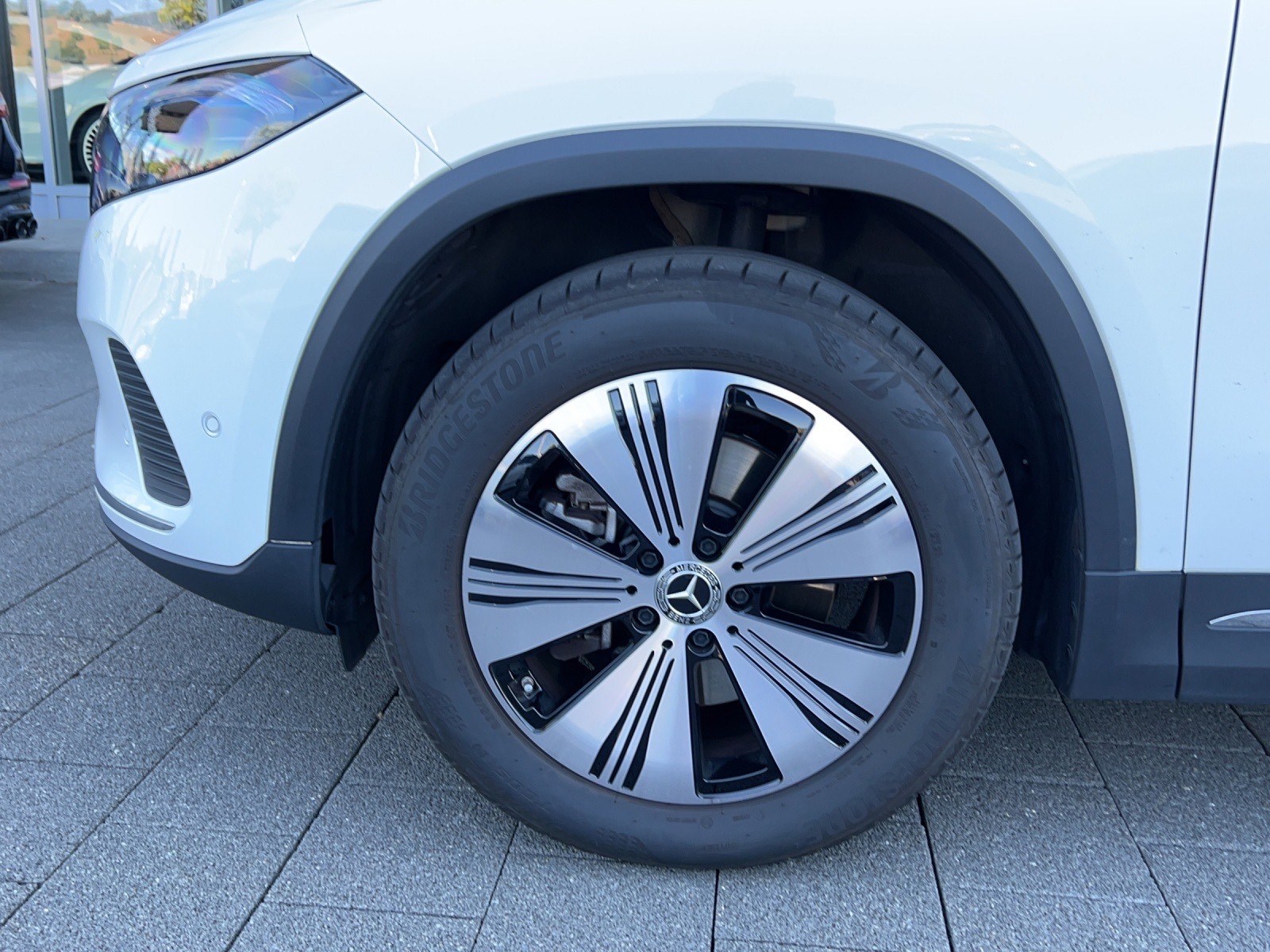 MERCEDES-BENZ EQA 300 4Matic-image-6