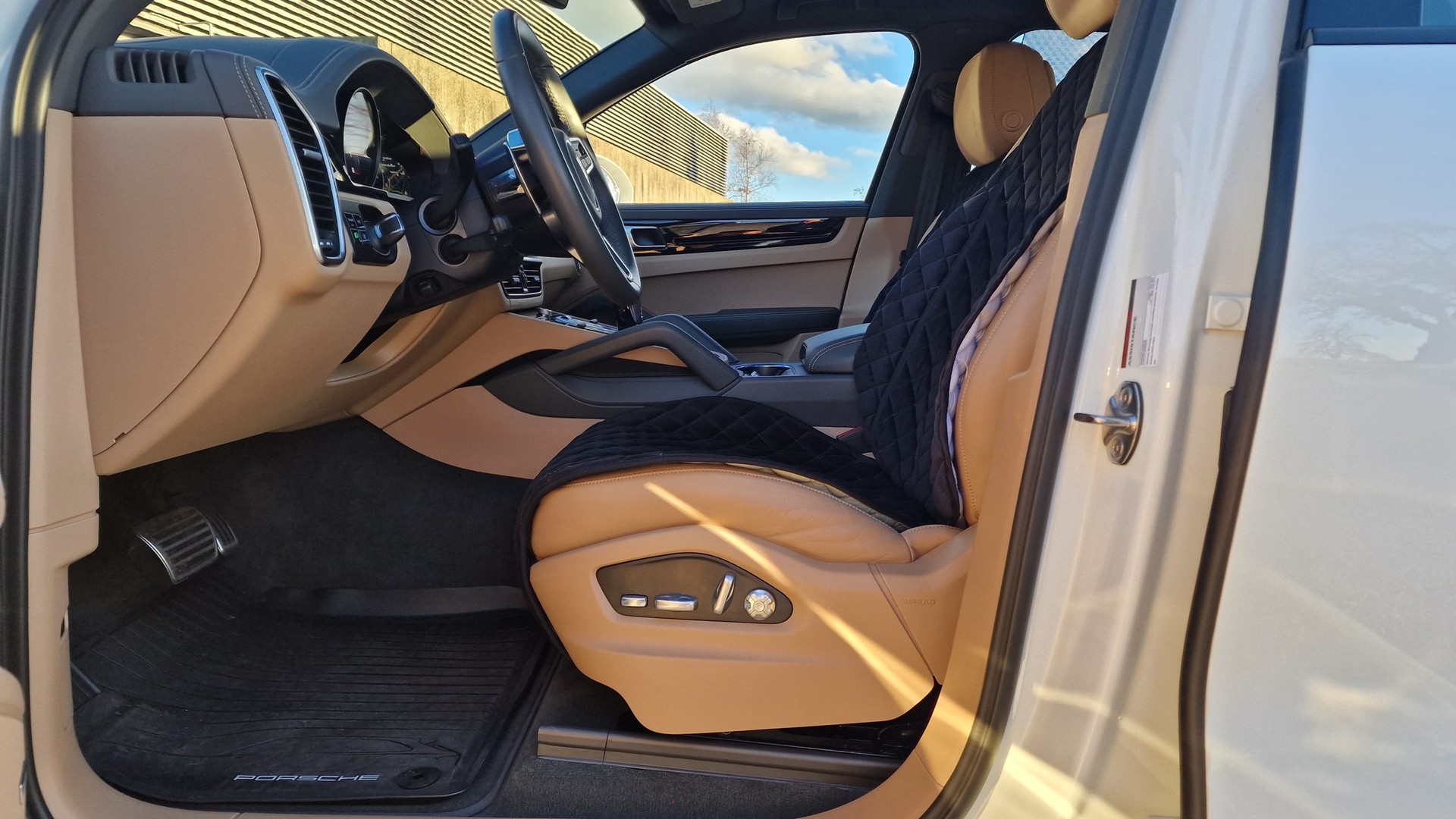 PORSCHE Cayenne S-image-14