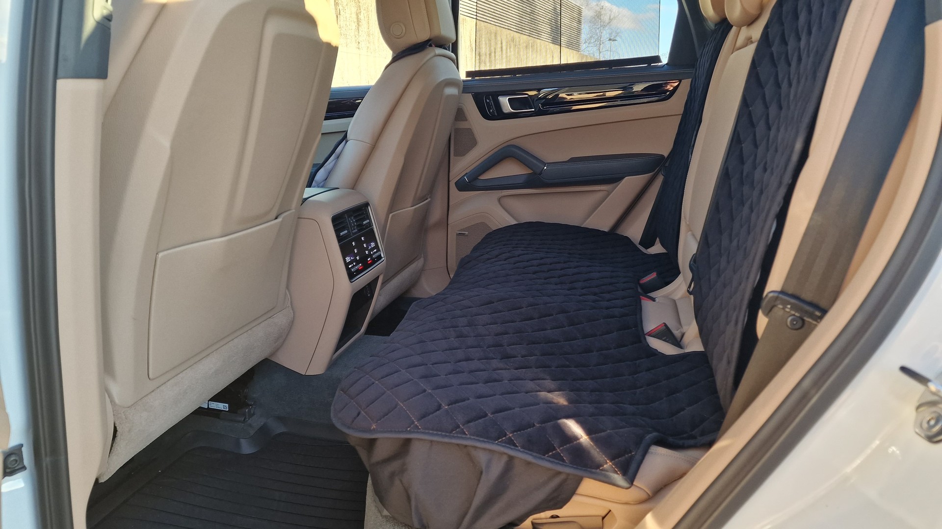 PORSCHE Cayenne S-image-16