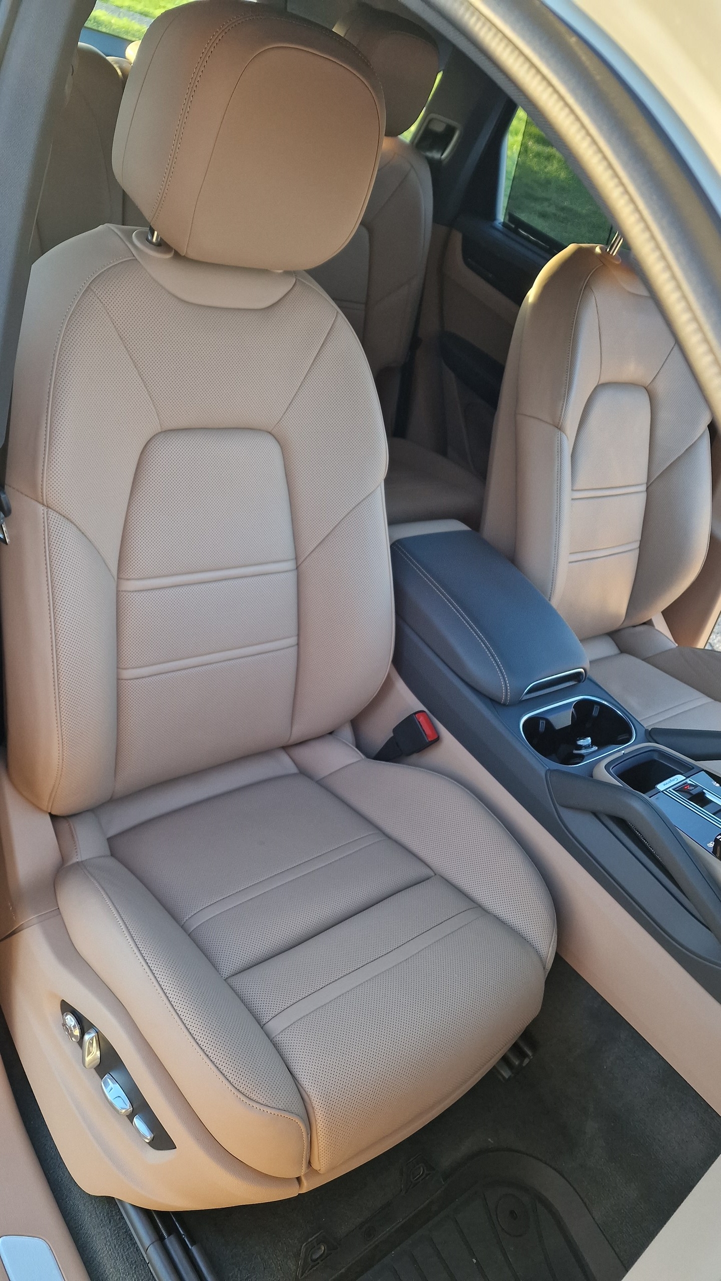 PORSCHE Cayenne S-image-12