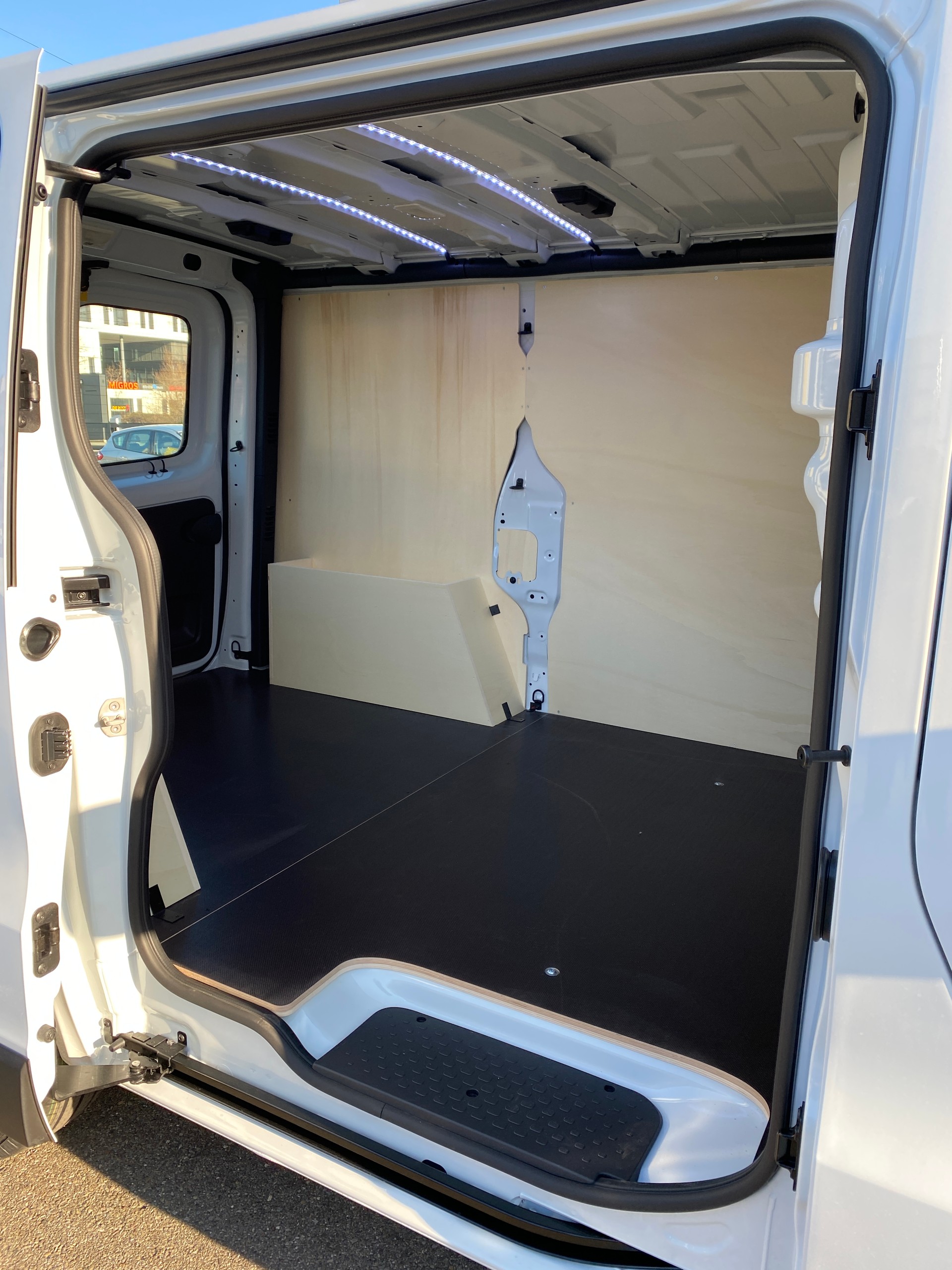 RENAULT Trafic 2.0 Blue dCi 130 Advance L1H1-image-4