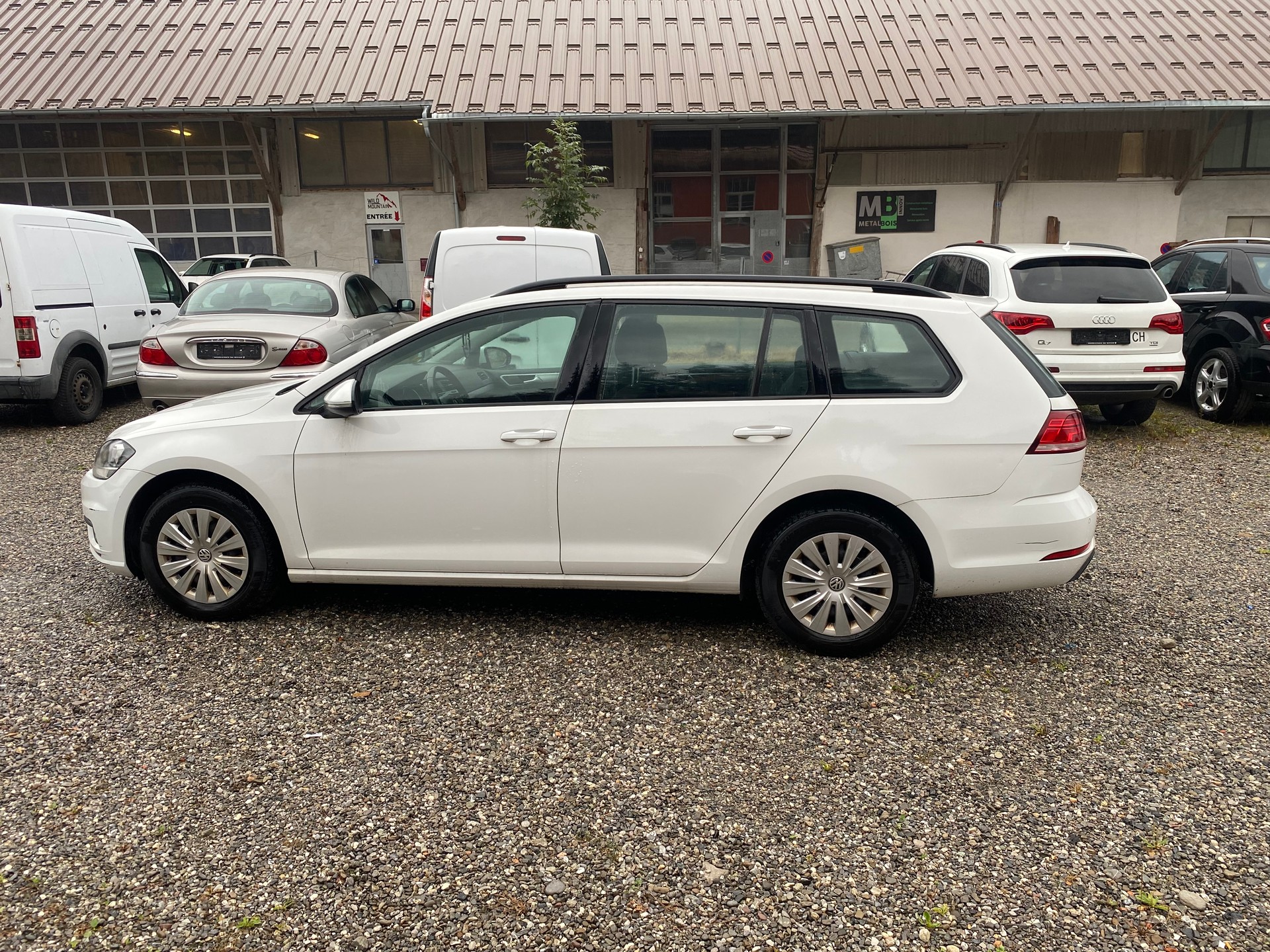 VW Golf Variant 1.6 TDI Trendline DSG-image-6