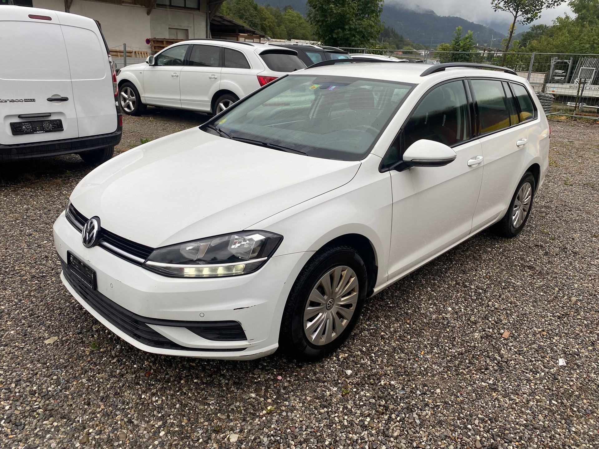 VW Golf Variant 1.6 TDI Trendline DSG-image-1