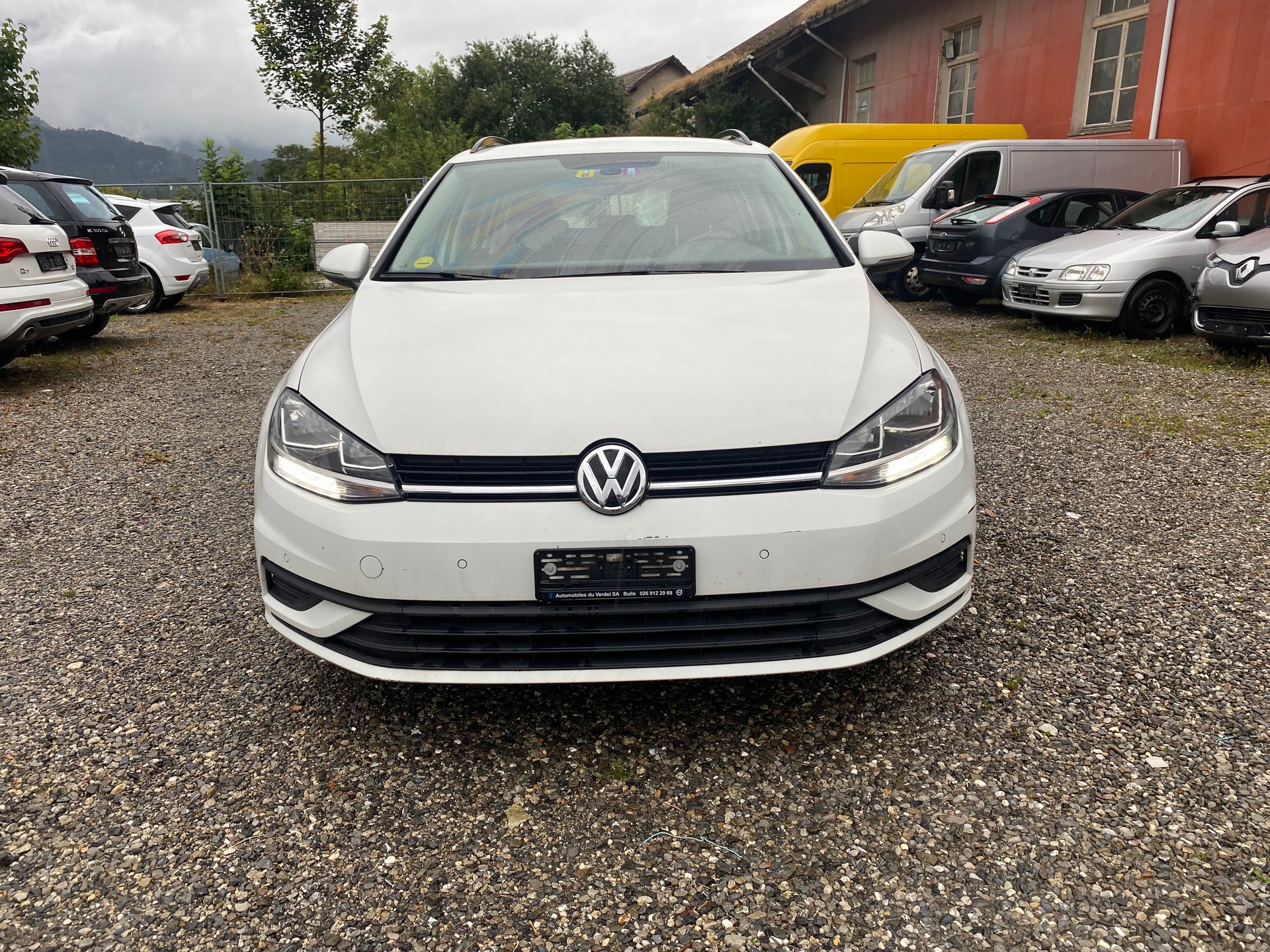 VW Golf Variant 1.6 TDI Trendline DSG-image-0