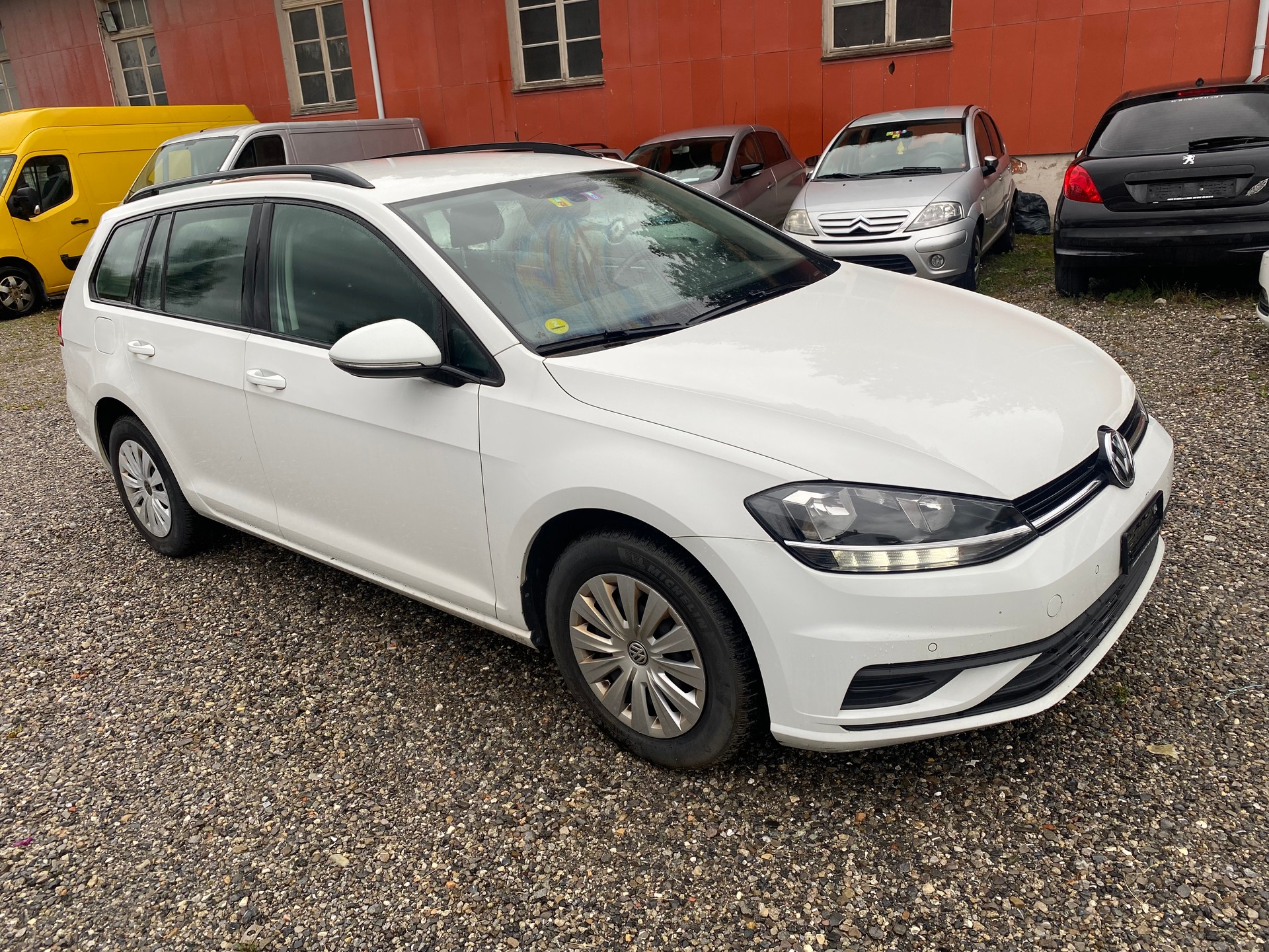 VW Golf Variant 1.6 TDI Trendline DSG-image-2