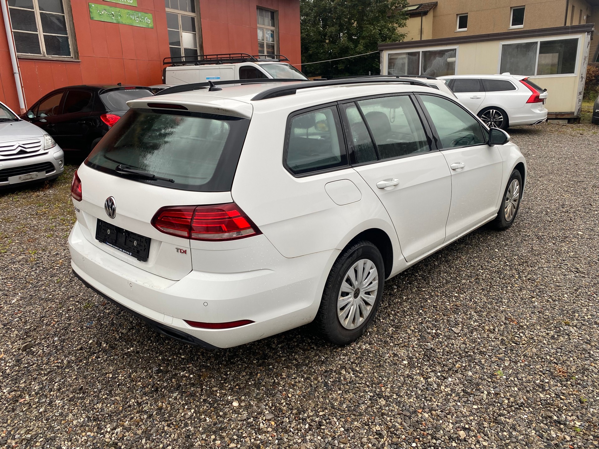 VW Golf Variant 1.6 TDI Trendline DSG-image-3