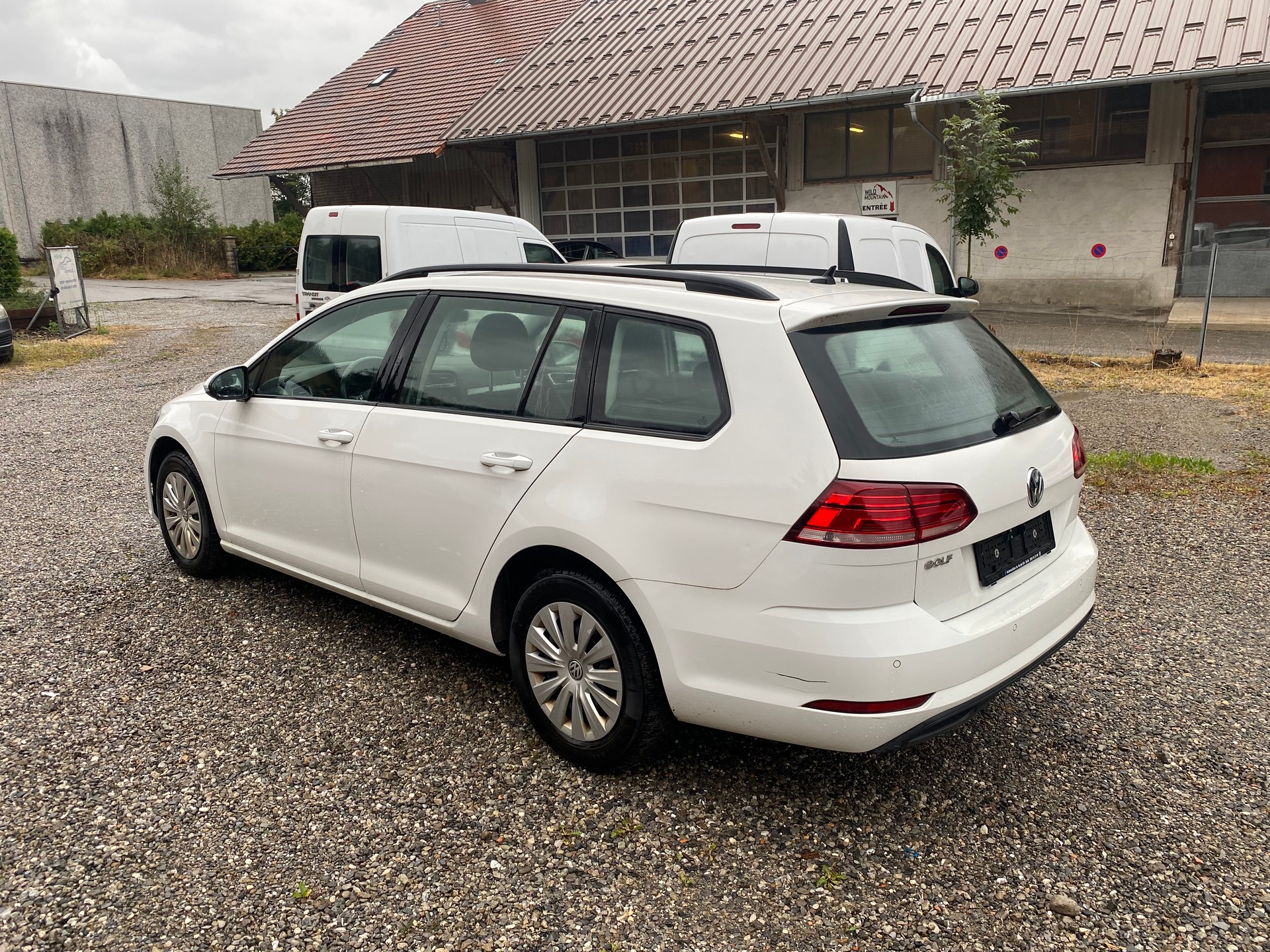 VW Golf Variant 1.6 TDI Trendline DSG-image-5