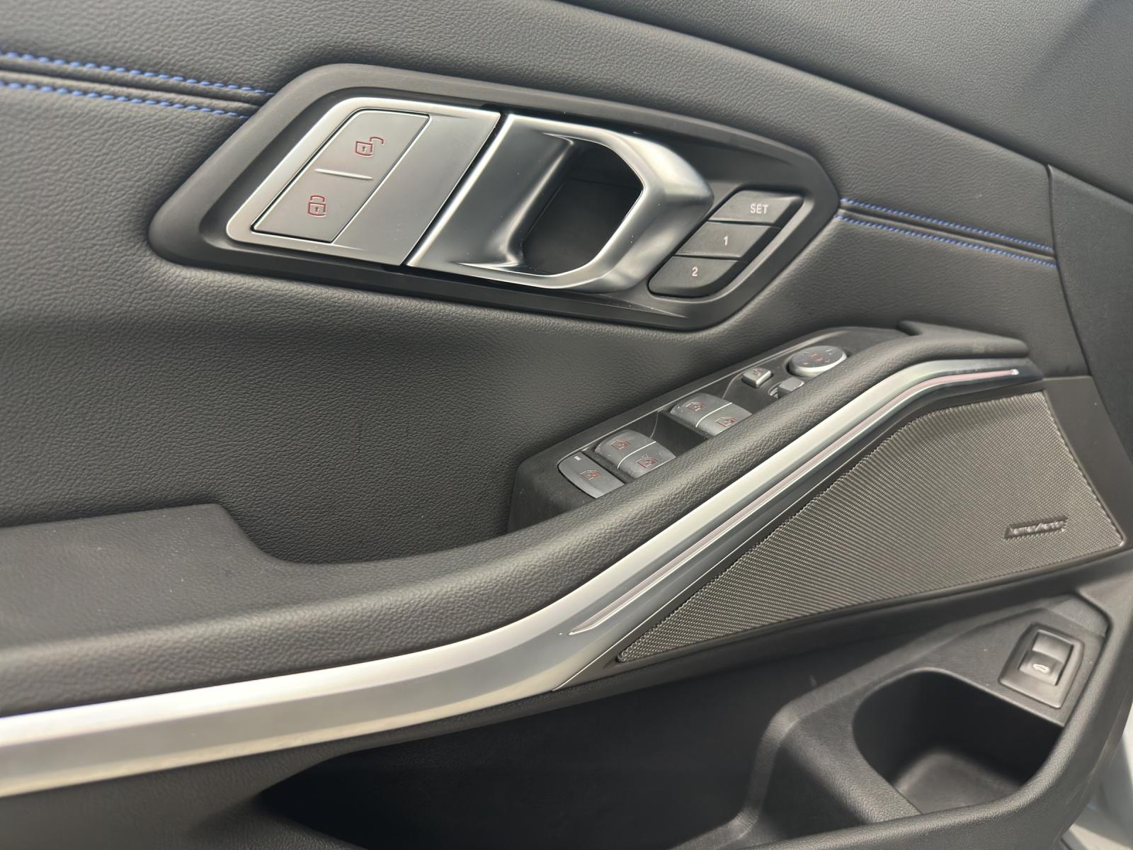 BMW 320d xDrive Touring M Sport-image-16