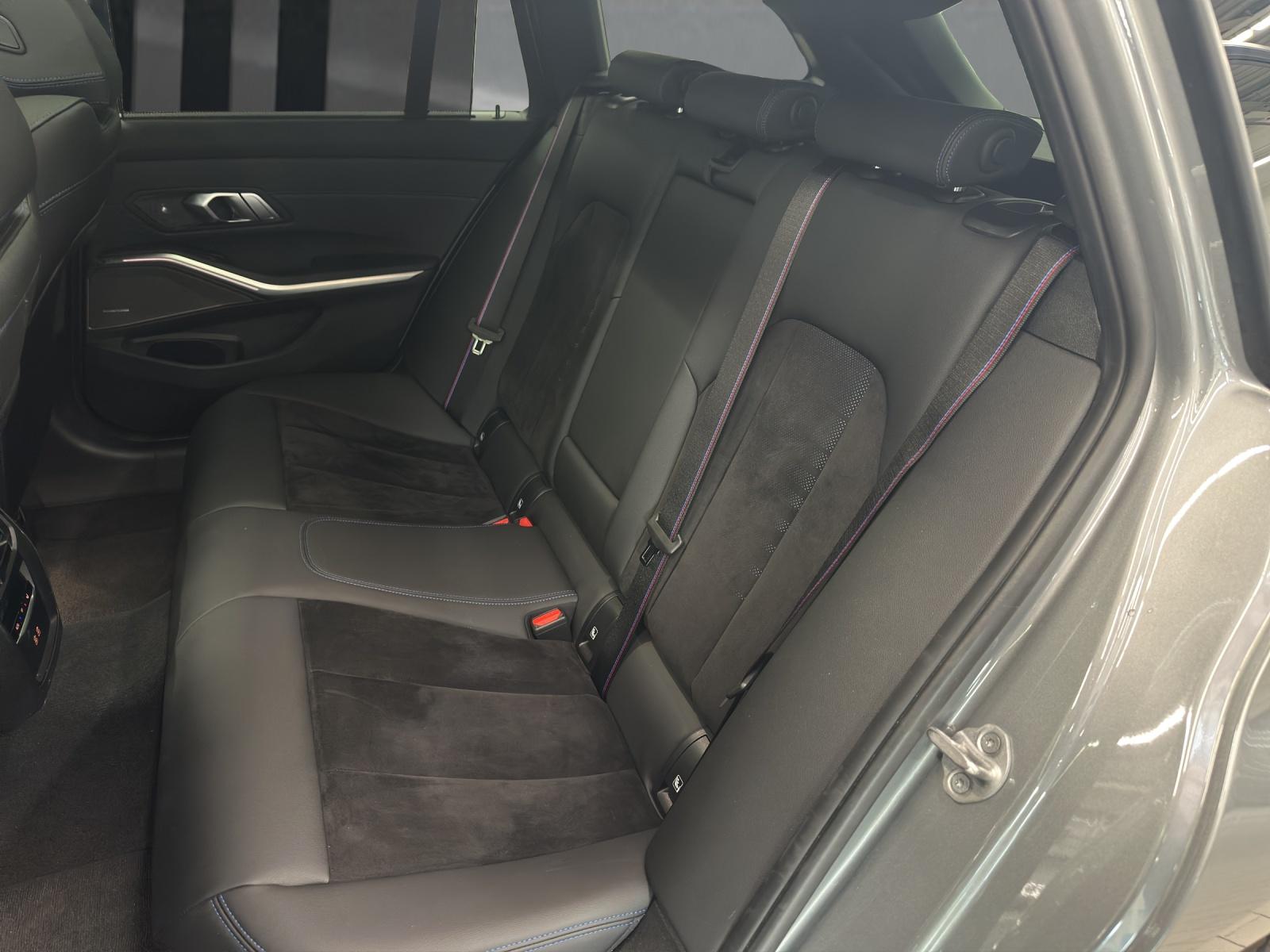 BMW 320d xDrive Touring M Sport-image-15