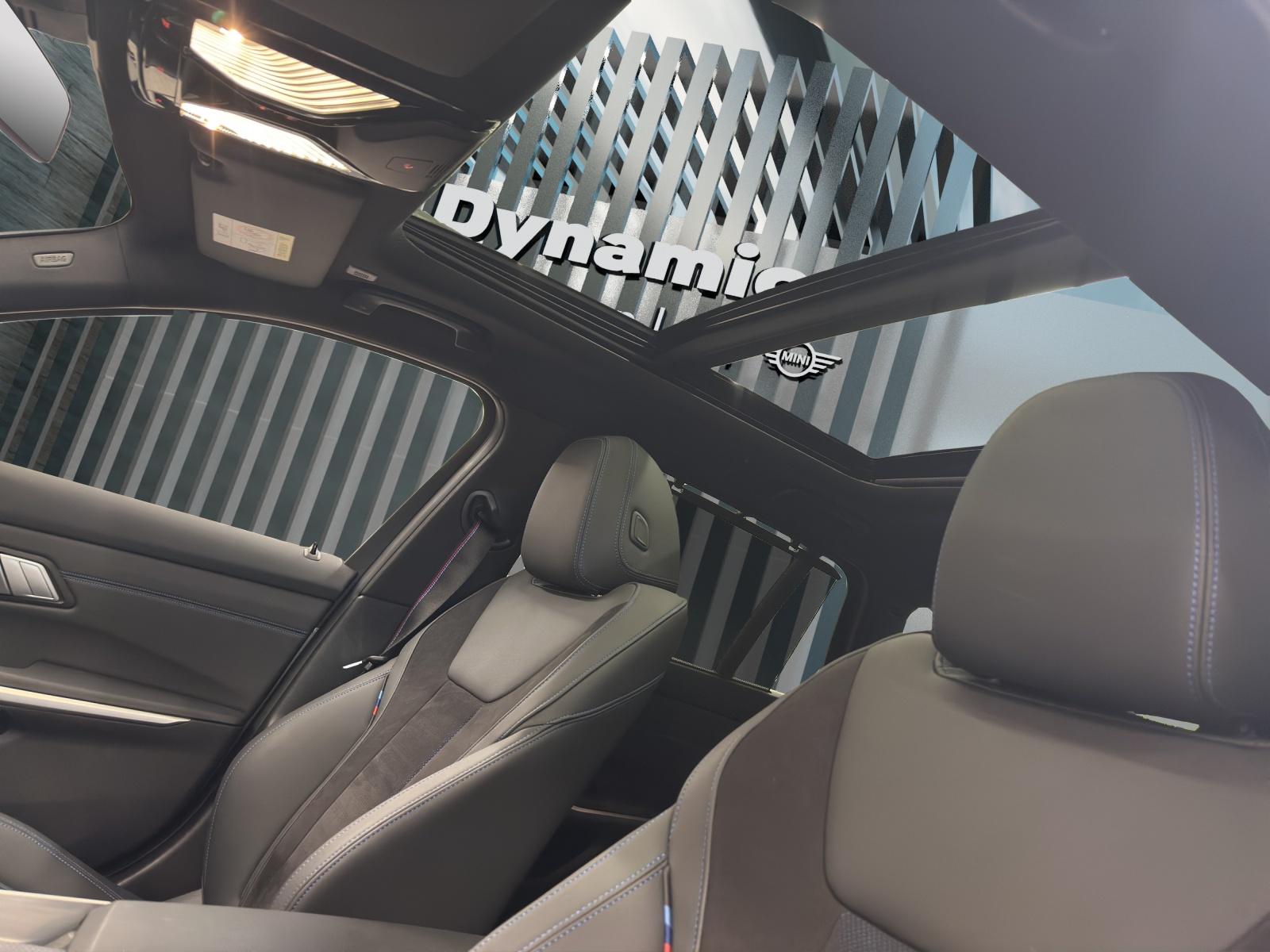 BMW 320d xDrive Touring M Sport-image-14