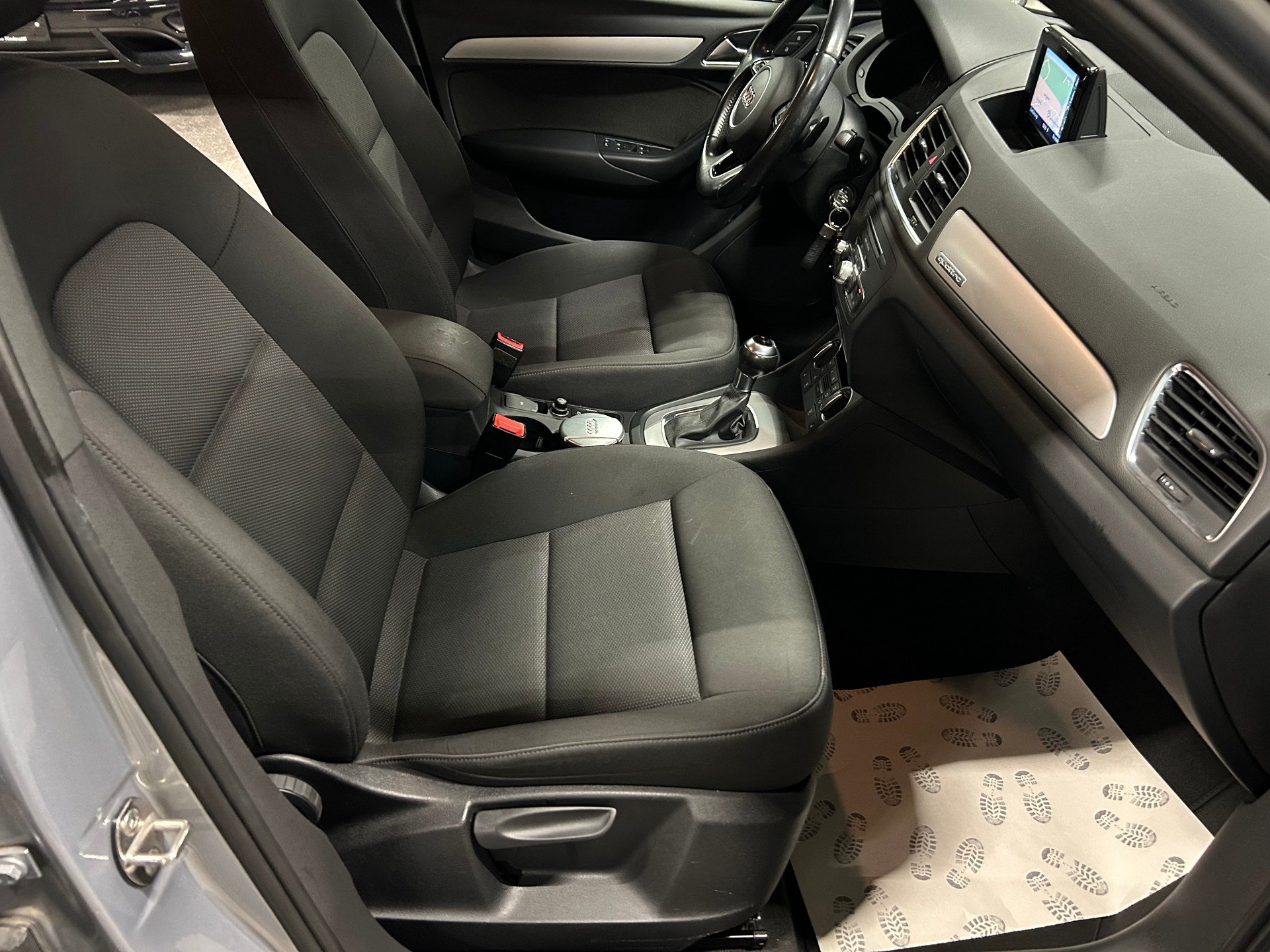 AUDI Q3 2.0 TDI quattro S-tronic-image-15