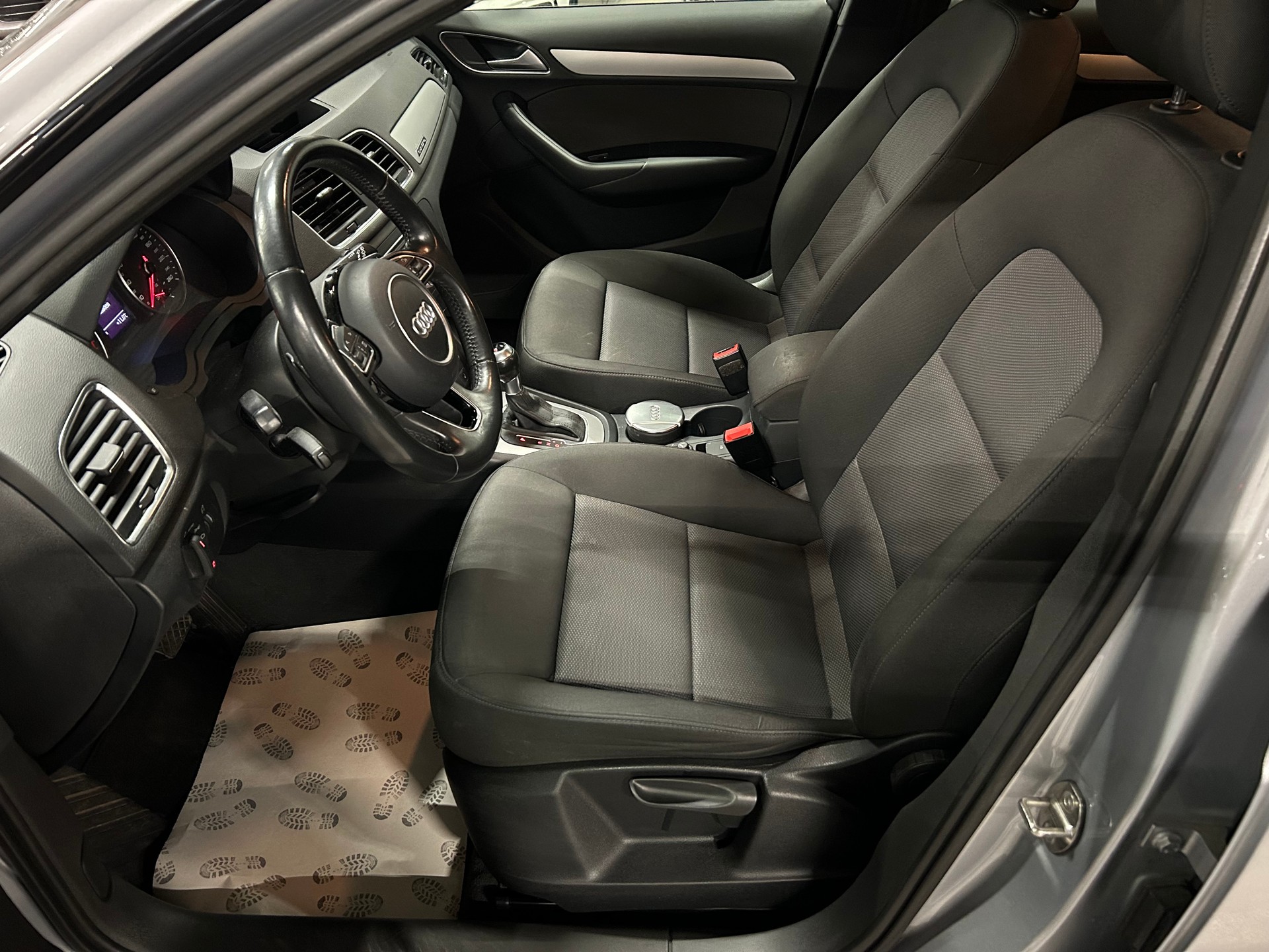 AUDI Q3 2.0 TDI quattro S-tronic-image-11