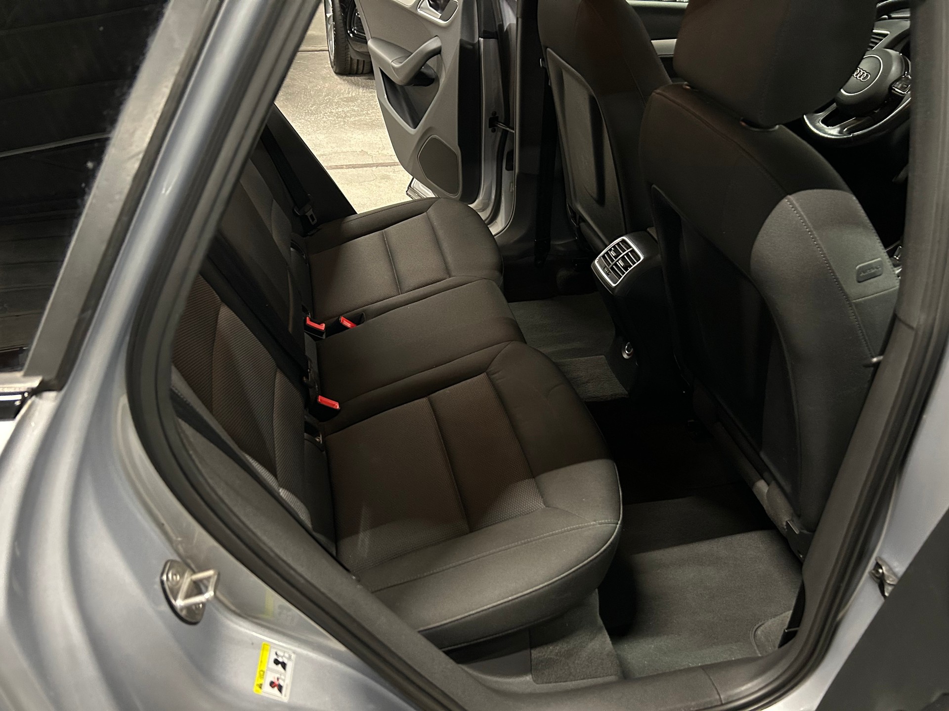 AUDI Q3 2.0 TDI quattro S-tronic-image-13