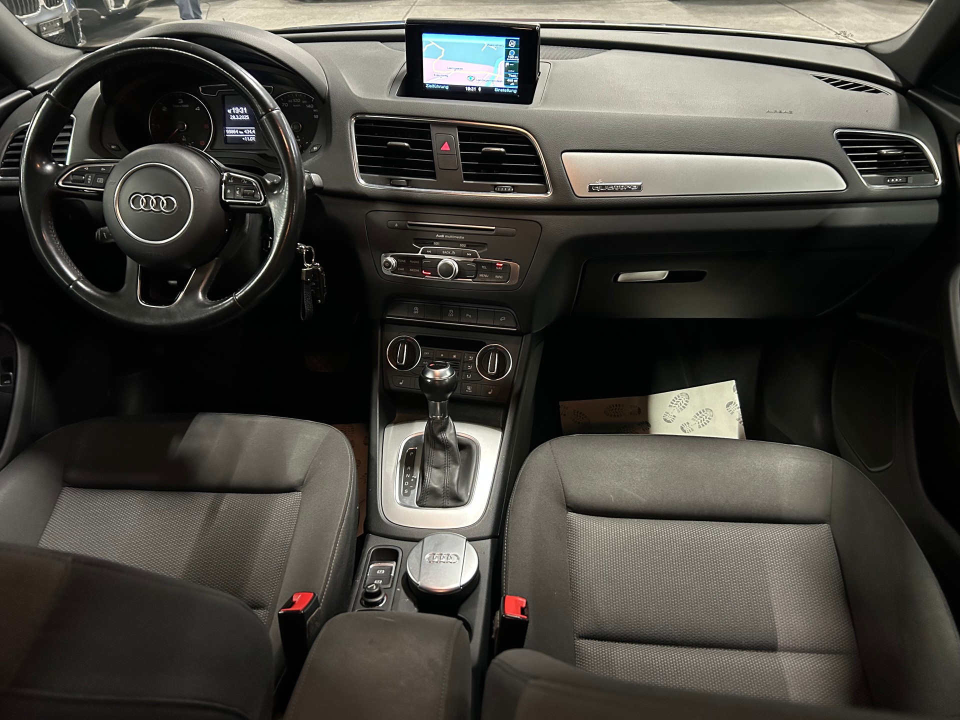 AUDI Q3 2.0 TDI quattro S-tronic-image-14