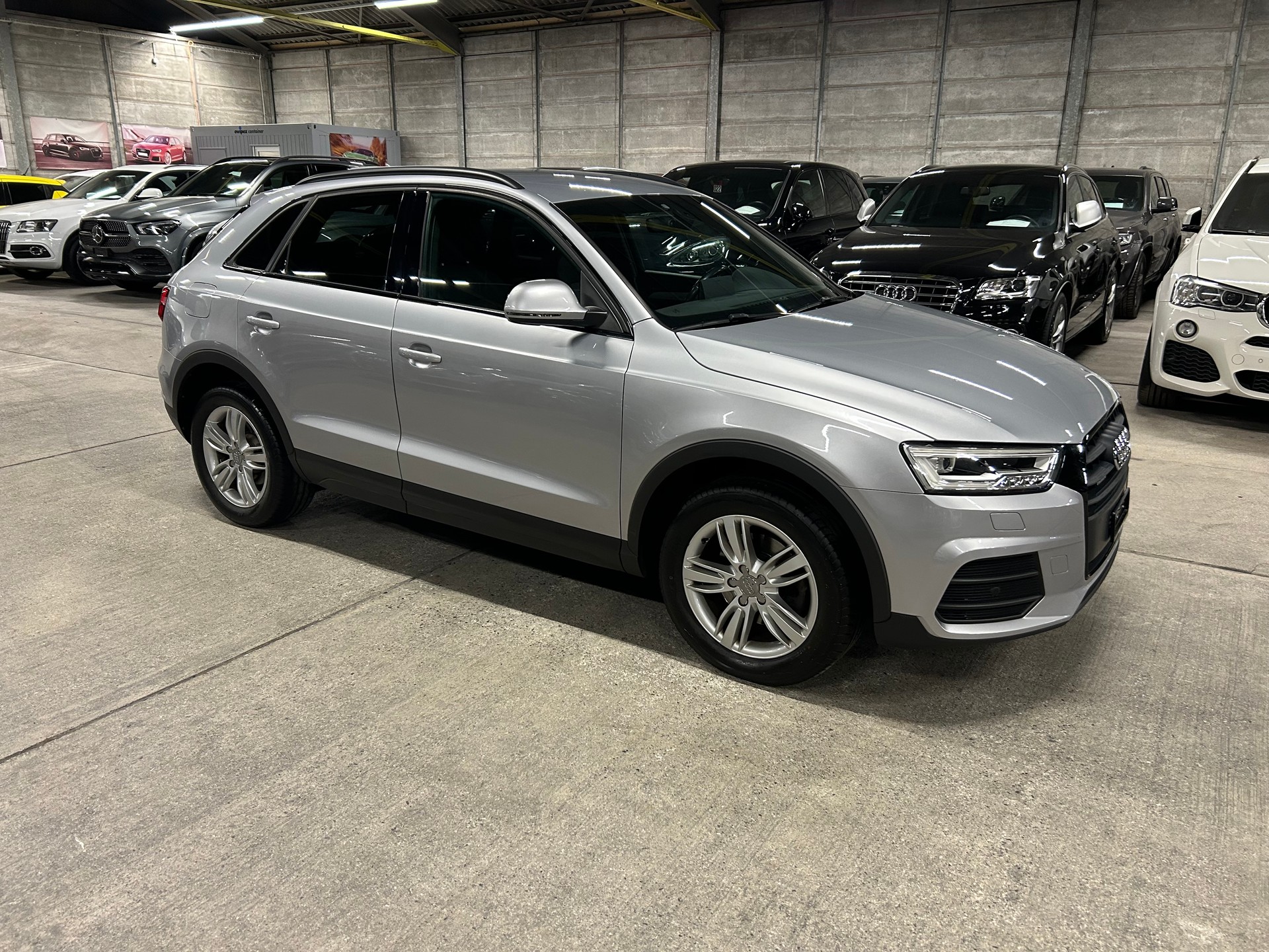 AUDI Q3 2.0 TDI quattro S-tronic-image-2