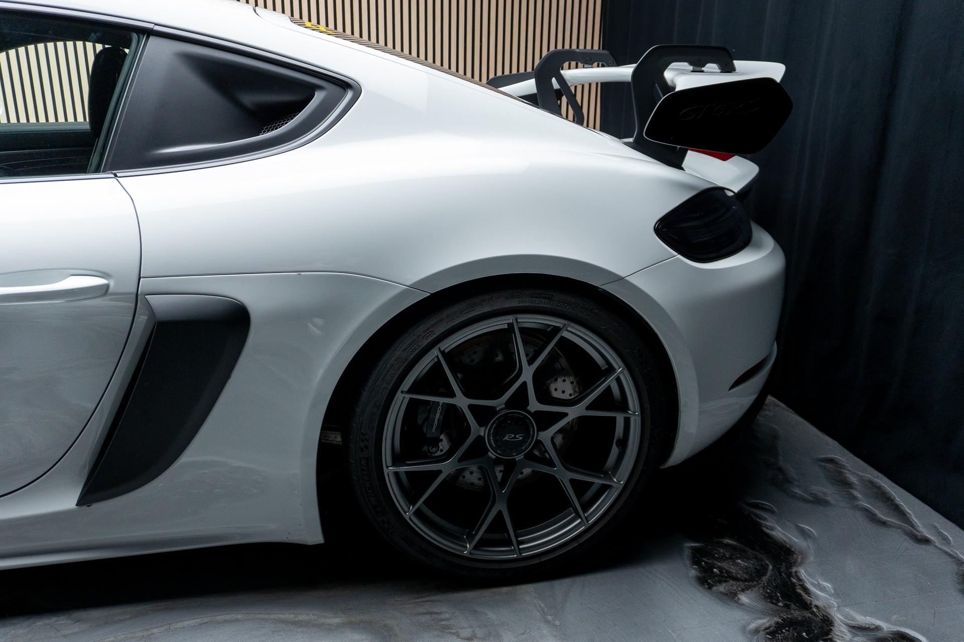 PORSCHE 718 Cayman GT4 RS PDK-image-1