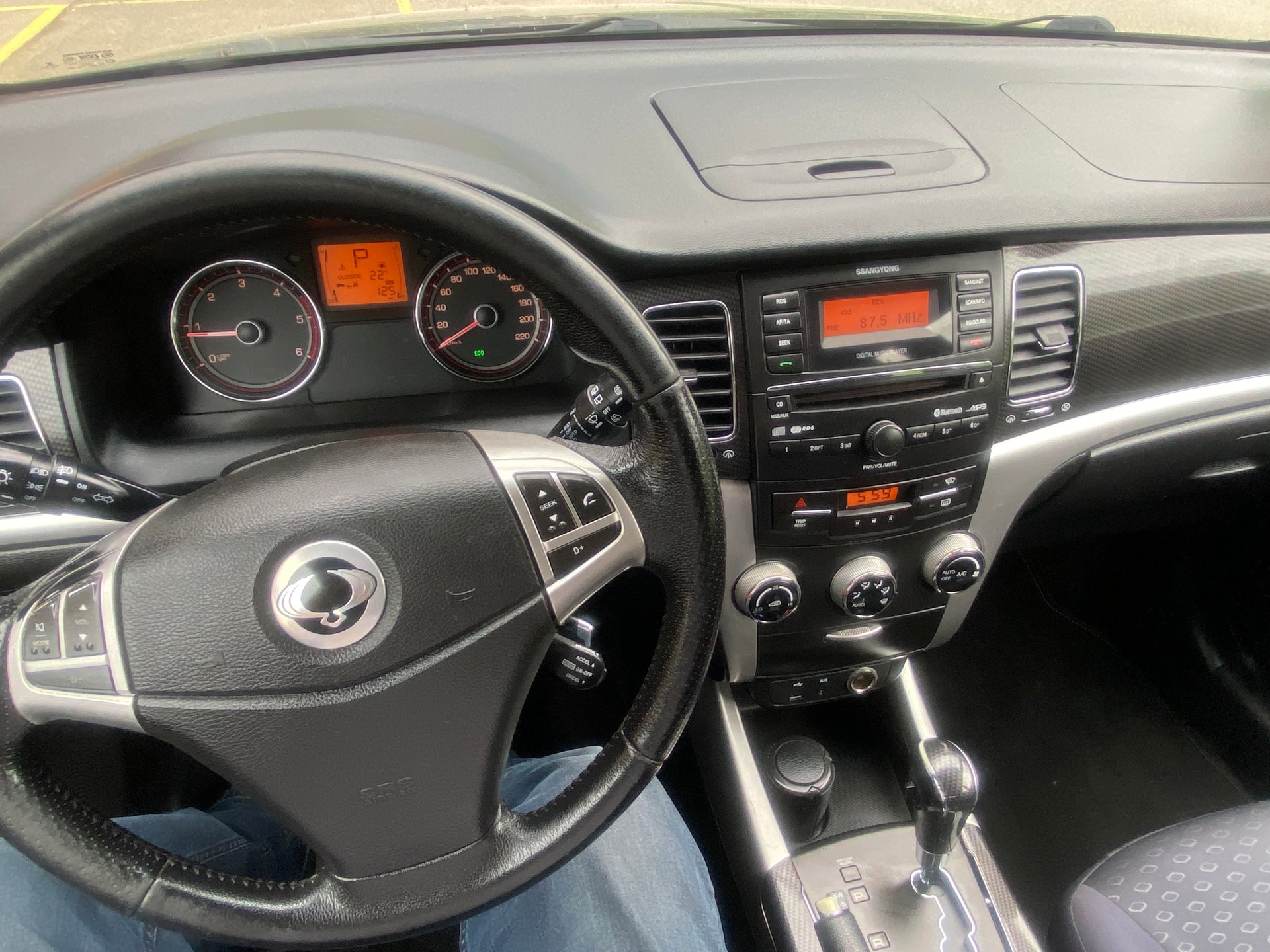 KGM-SsangYong Korando 2.0 e-XDI White Edition 4WD Automatic-image-5