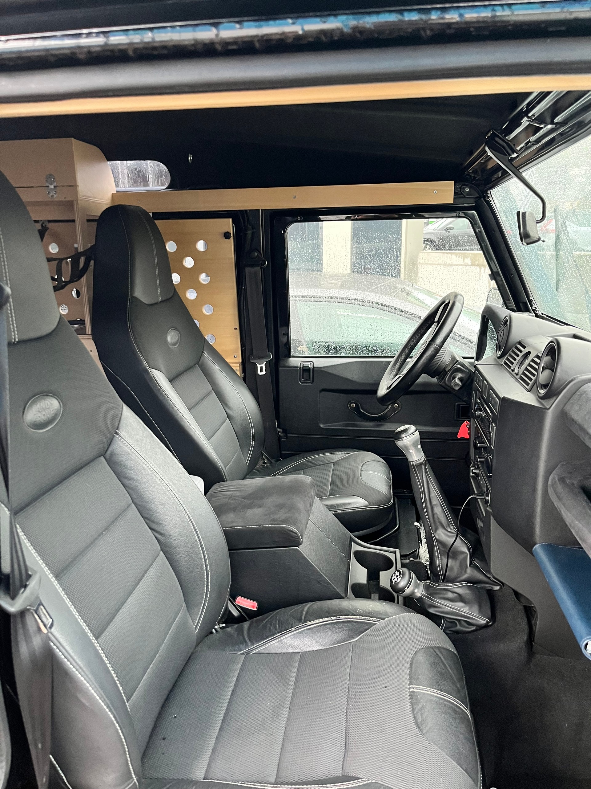 LAND ROVER Defender 110 SW 2.4Tdc-image-6