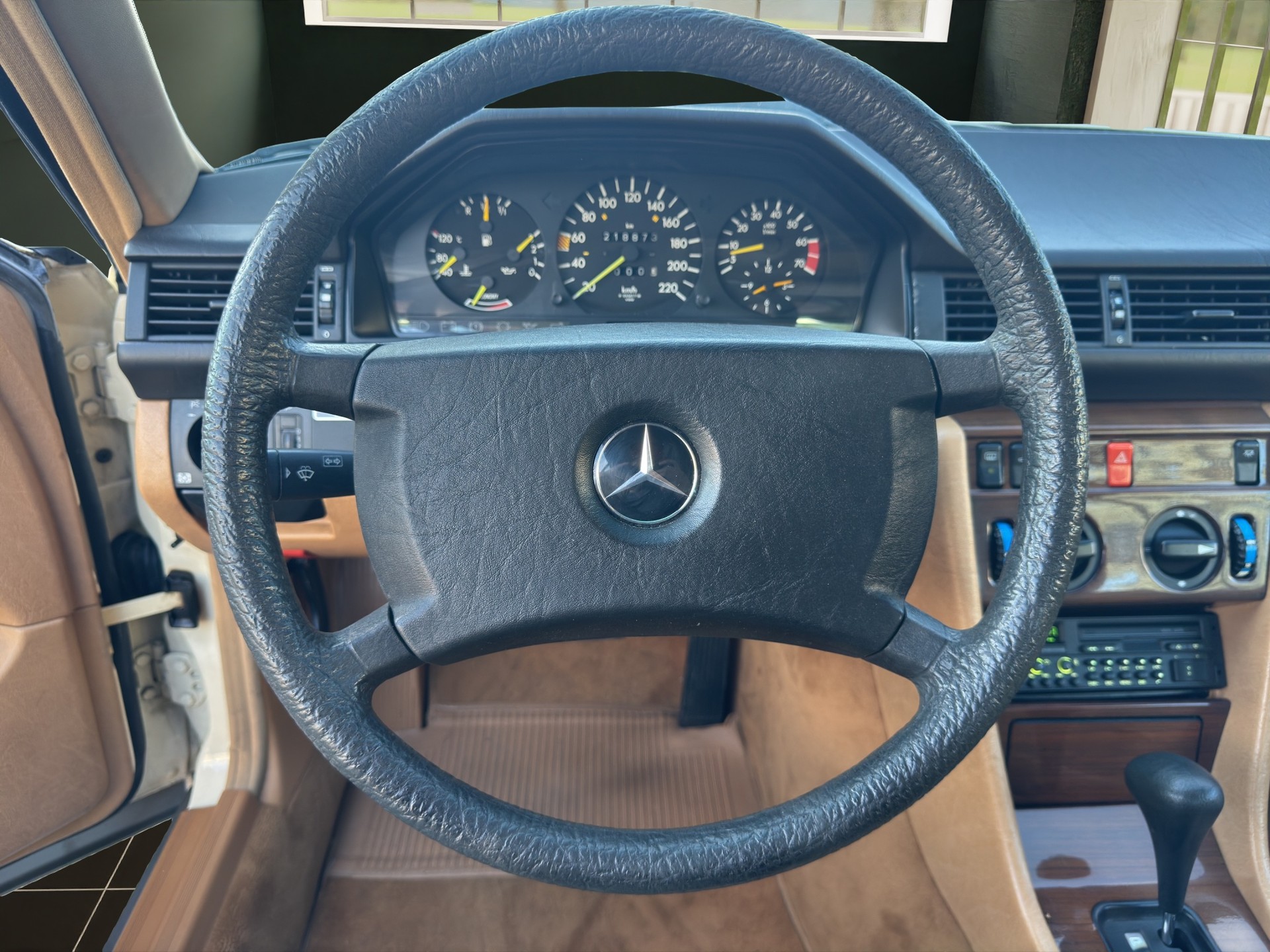 MERCEDES-BENZ 230 CE-image-7