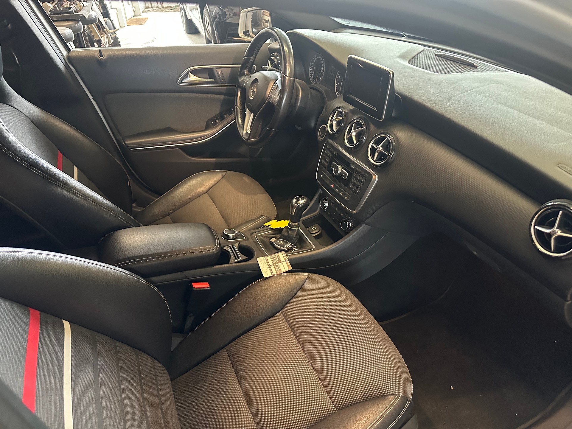 MERCEDES-BENZ A 180 Style-image-7