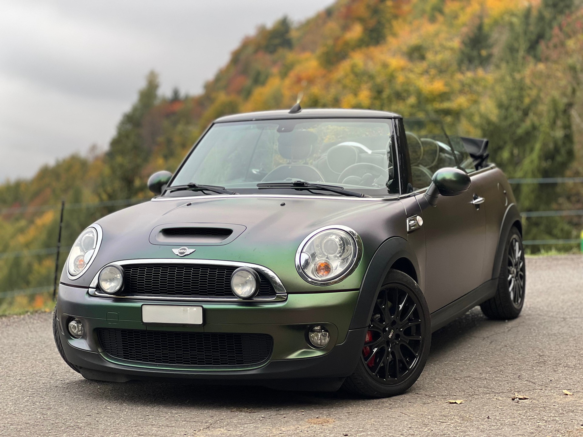 MINI Cooper John Cooper Works Cabriolet-image-0