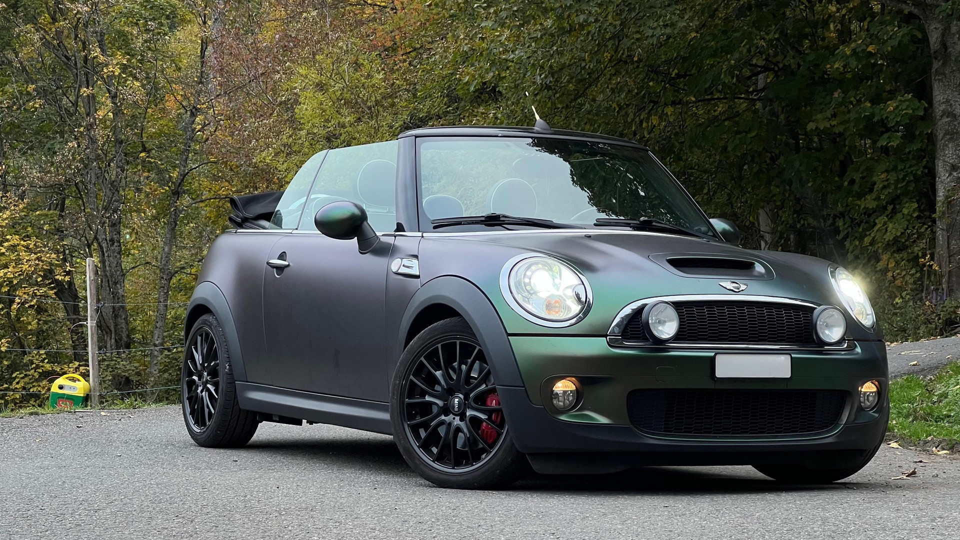 MINI Cooper John Cooper Works Cabriolet-image-3