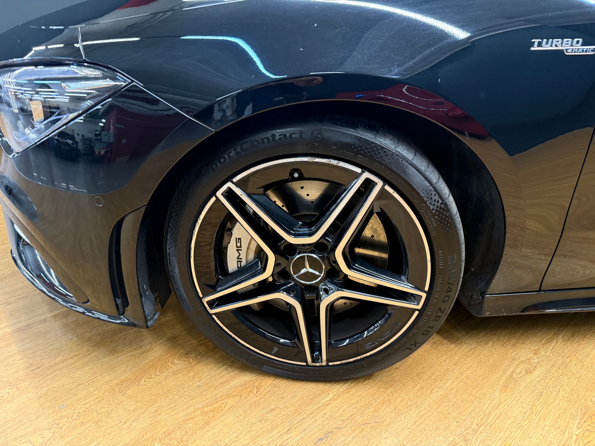 MERCEDES-BENZ CLA 35 4M - SB - AMG / Rückfahrkamera / Panorama-Dach / Multibeam LED-image-4