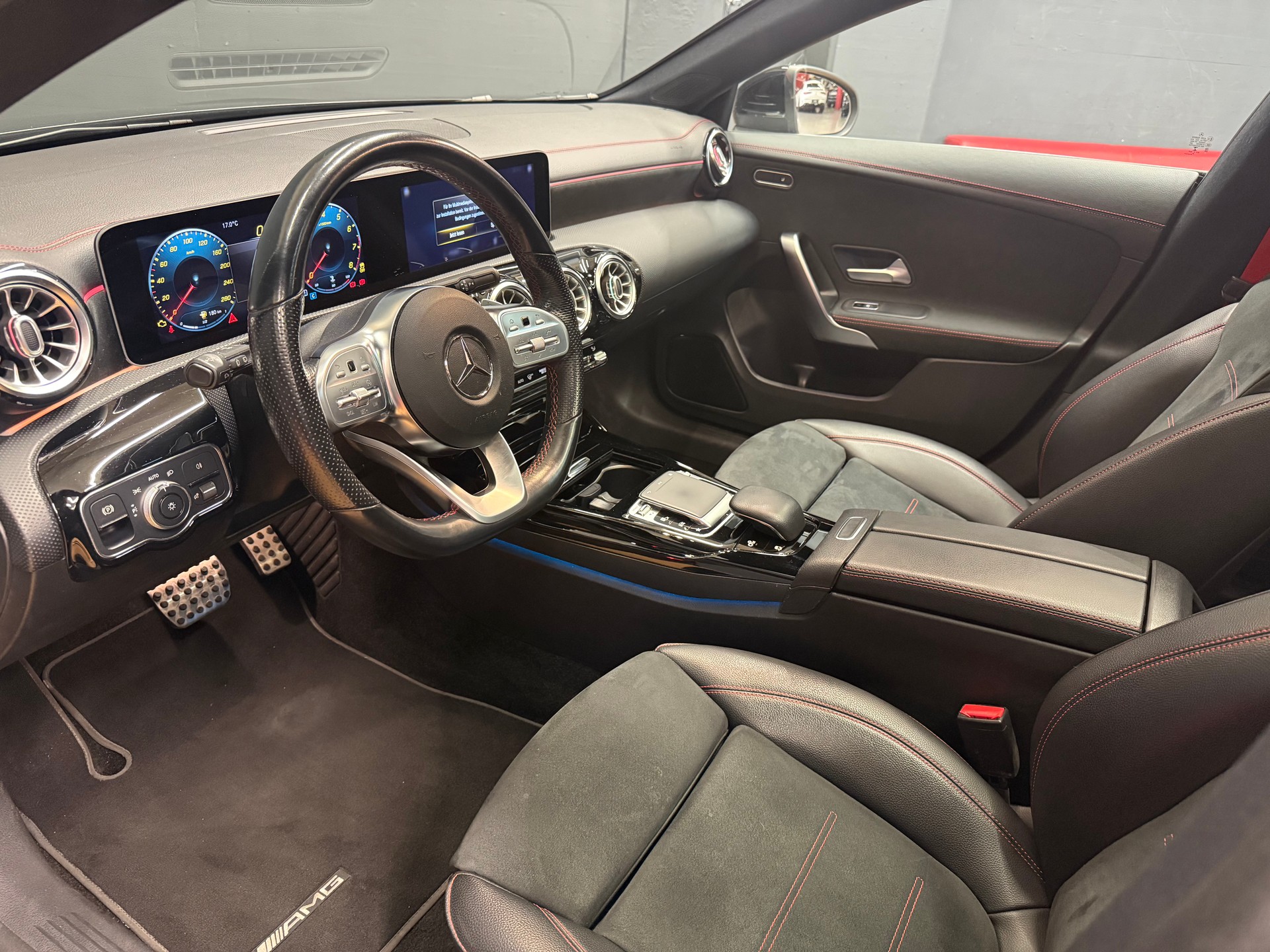 MERCEDES-BENZ CLA 35 4M - SB - AMG / Rückfahrkamera / Panorama-Dach / Multibeam LED-image-15