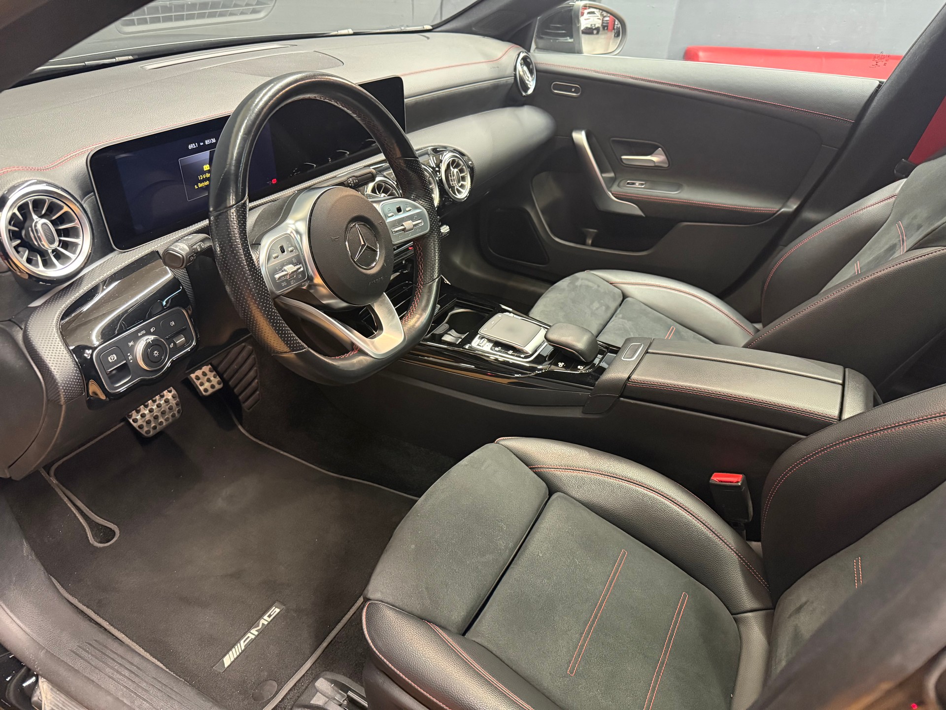 MERCEDES-BENZ CLA 35 4M - SB - AMG / Rückfahrkamera / Panorama-Dach / Multibeam LED-image-13