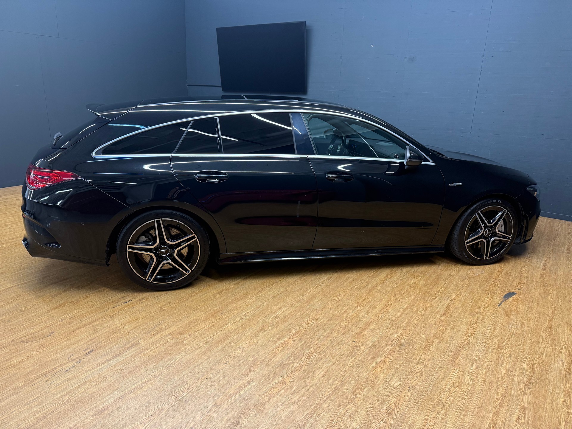 MERCEDES-BENZ CLA 35 4M - SB - AMG / Rückfahrkamera / Panorama-Dach / Multibeam LED-image-5