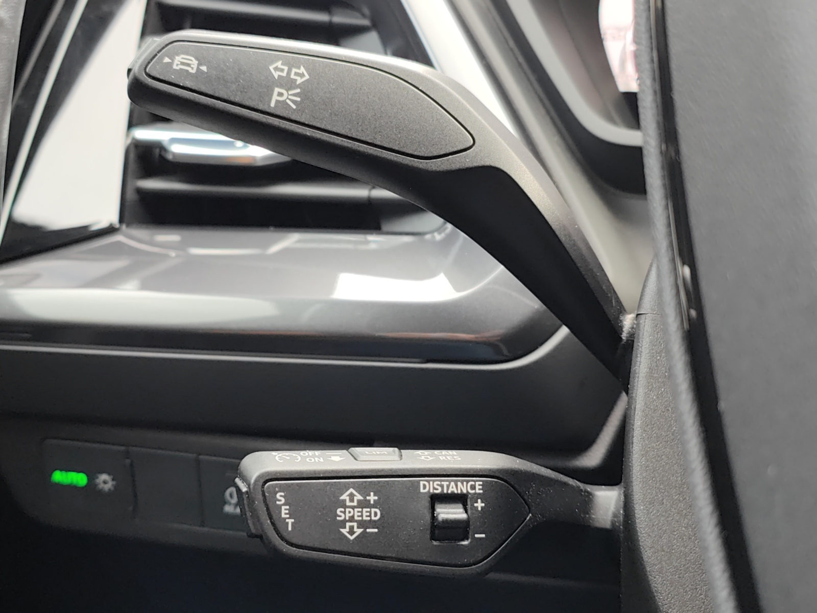 AUDI Q4 e-tron 50 quattro-image-13