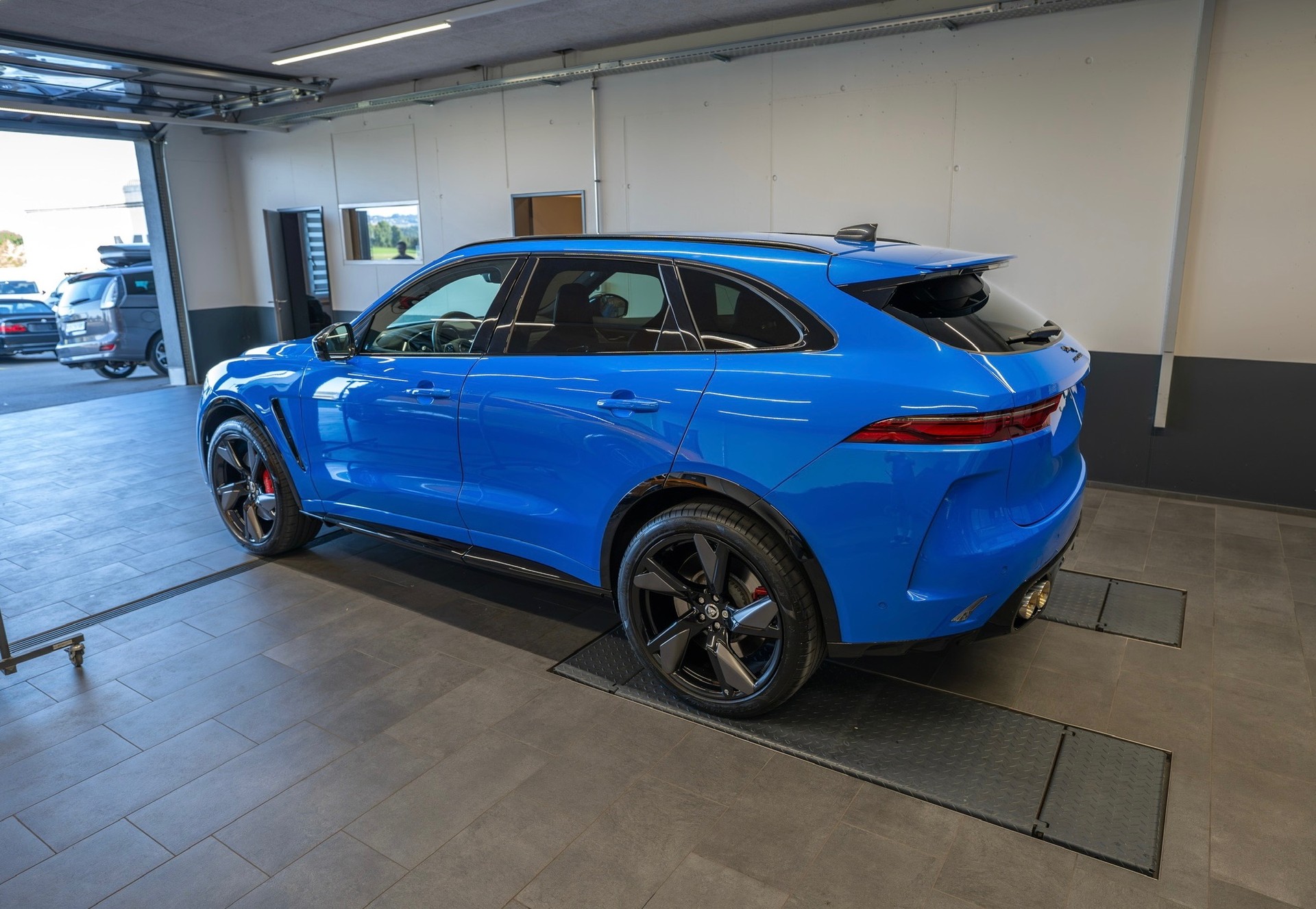 JAGUAR F-Pace 5.0 V8 SVR P550 AWD 5 Jahre Werksgarantie ab 1. Inv. oder 150'000km-image-26