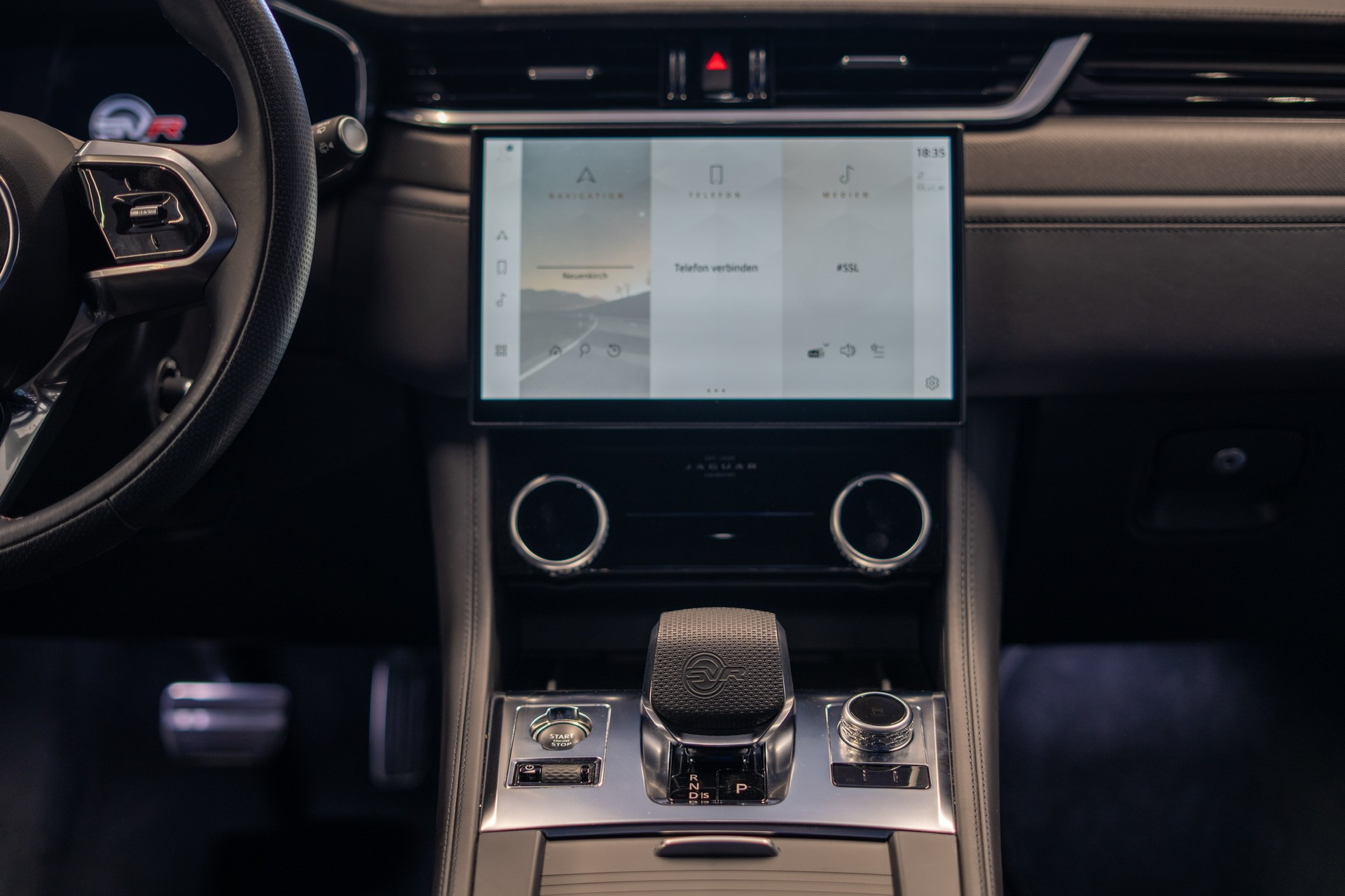 JAGUAR F-Pace 5.0 V8 SVR P550 AWD 5 Jahre Werksgarantie ab 1. Inv. oder 150'000km-image-22