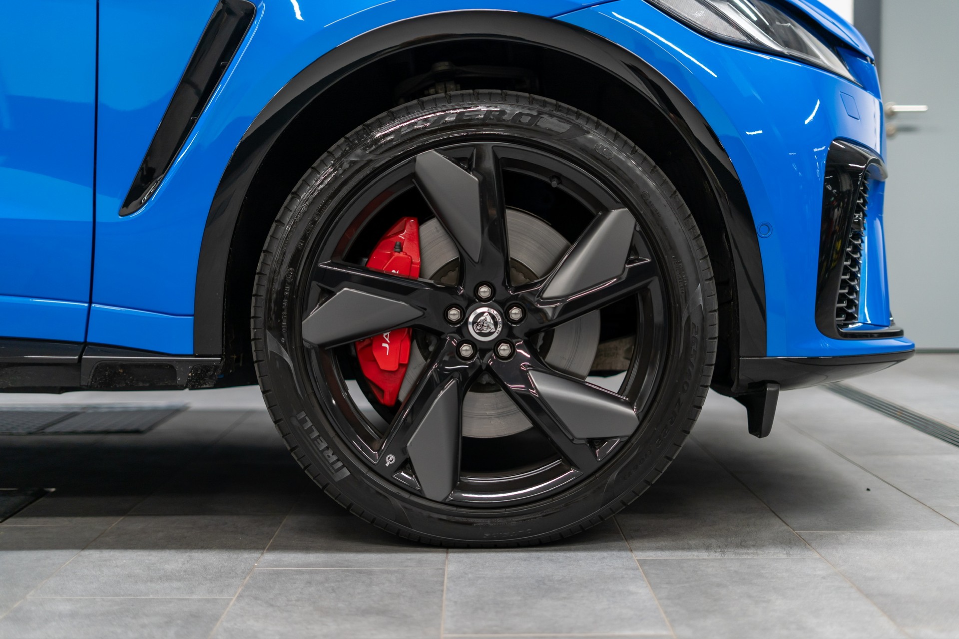 JAGUAR F-Pace 5.0 V8 SVR P550 AWD 5 Jahre Werksgarantie ab 1. Inv. oder 150'000km-image-6