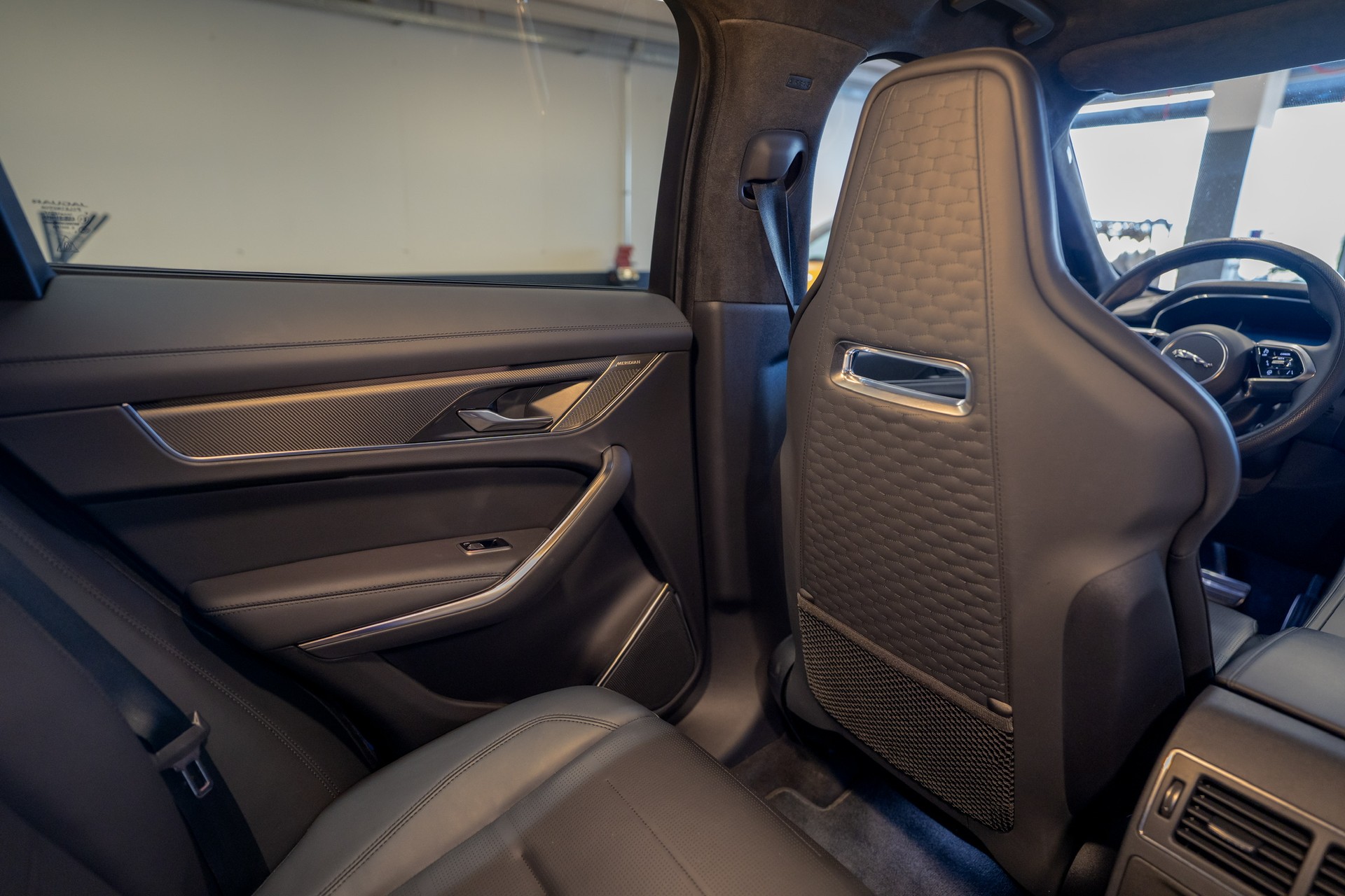 JAGUAR F-Pace 5.0 V8 SVR P550 AWD 5 Jahre Werksgarantie ab 1. Inv. oder 150'000km-image-21