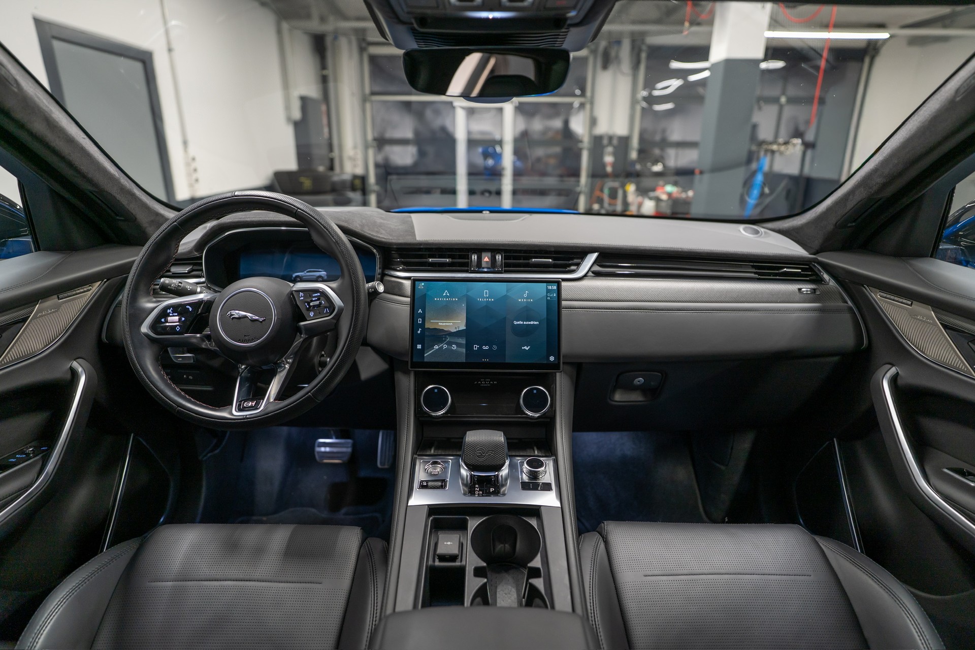 JAGUAR F-Pace 5.0 V8 SVR P550 AWD 5 Jahre Werksgarantie ab 1. Inv. oder 150'000km-image-10