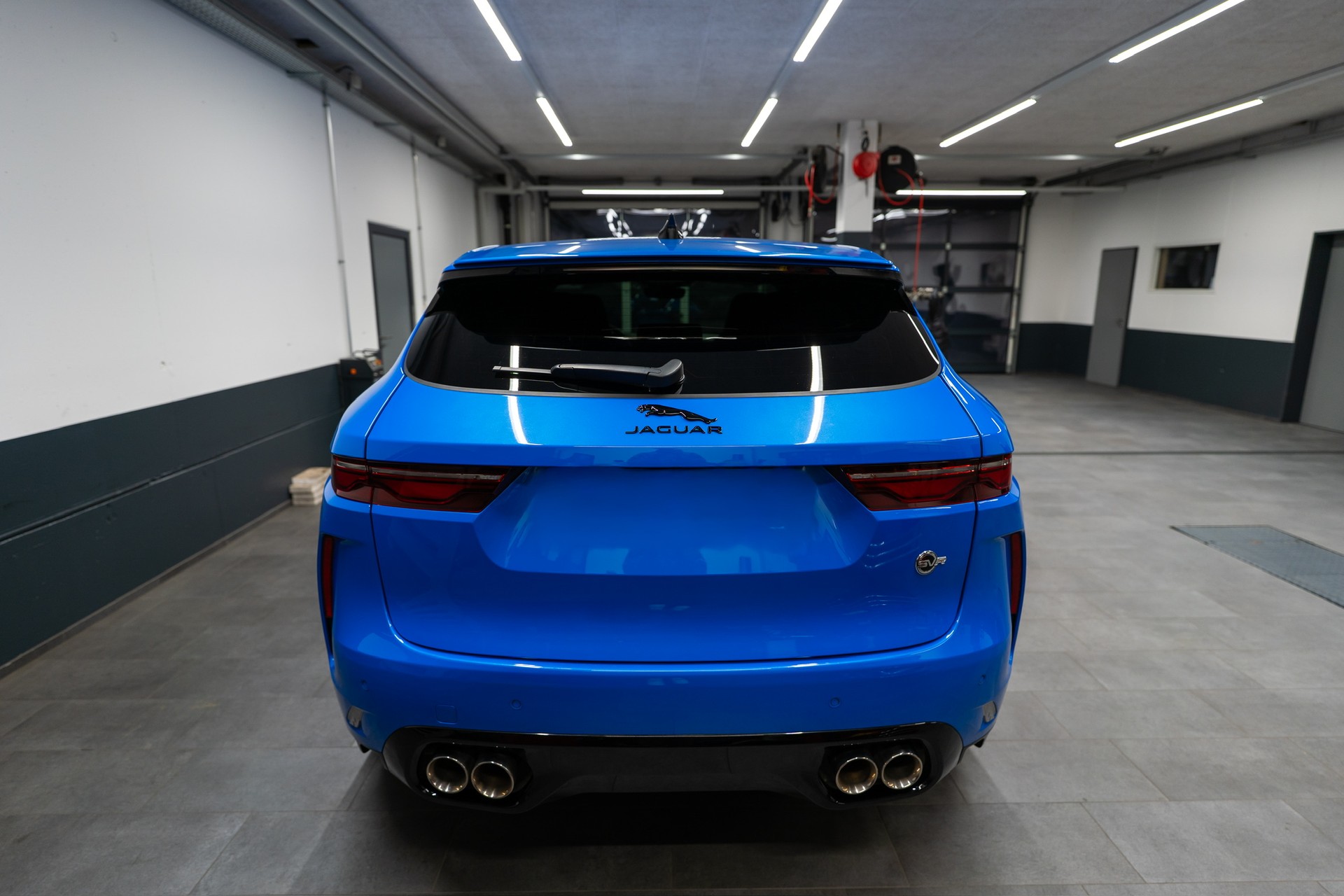 JAGUAR F-Pace 5.0 V8 SVR P550 AWD 5 Jahre Werksgarantie ab 1. Inv. oder 150'000km-image-4