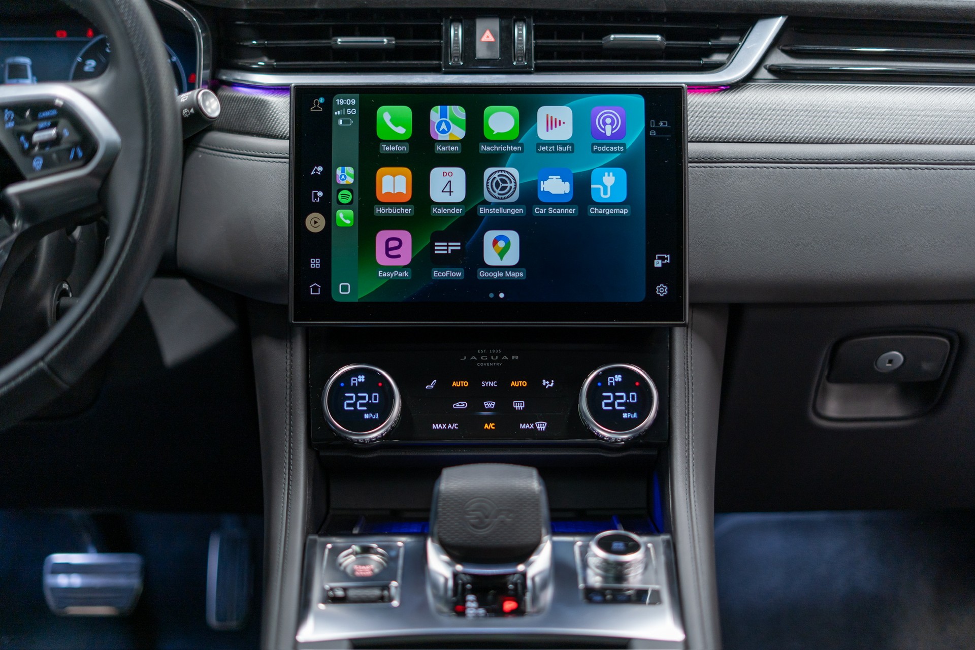 JAGUAR F-Pace 5.0 V8 SVR P550 AWD 5 Jahre Werksgarantie ab 1. Inv. oder 150'000km-image-17