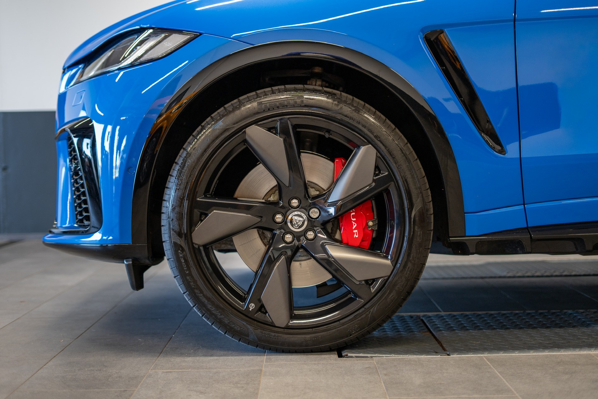 JAGUAR F-Pace 5.0 V8 SVR P550 AWD 5 Jahre Werksgarantie ab 1. Inv. oder 150'000km-image-7