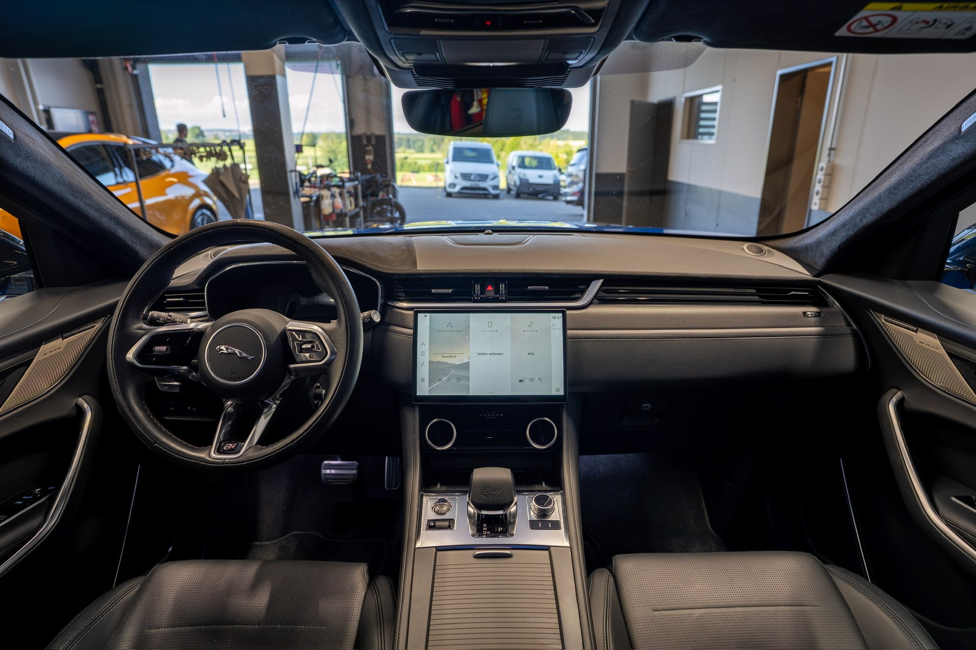 JAGUAR F-Pace 5.0 V8 SVR P550 AWD 5 Jahre Werksgarantie ab 1. Inv. oder 150'000km-image-23