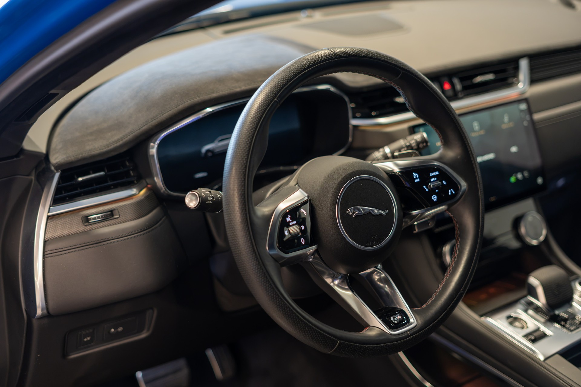 JAGUAR F-Pace 5.0 V8 SVR P550 AWD 5 Jahre Werksgarantie ab 1. Inv. oder 150'000km-image-20
