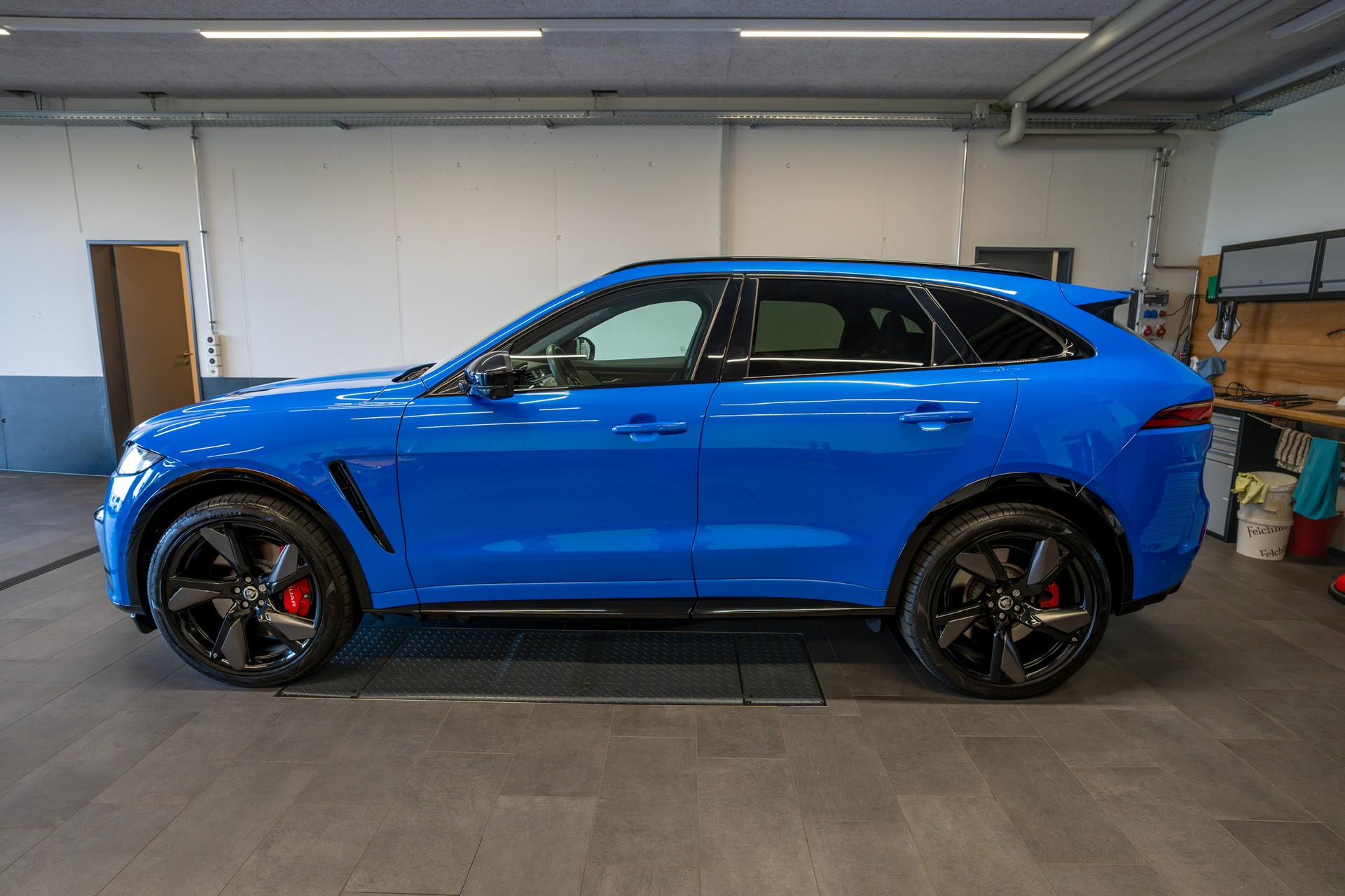 JAGUAR F-Pace 5.0 V8 SVR P550 AWD 5 Jahre Werksgarantie ab 1. Inv. oder 150'000km-image-3