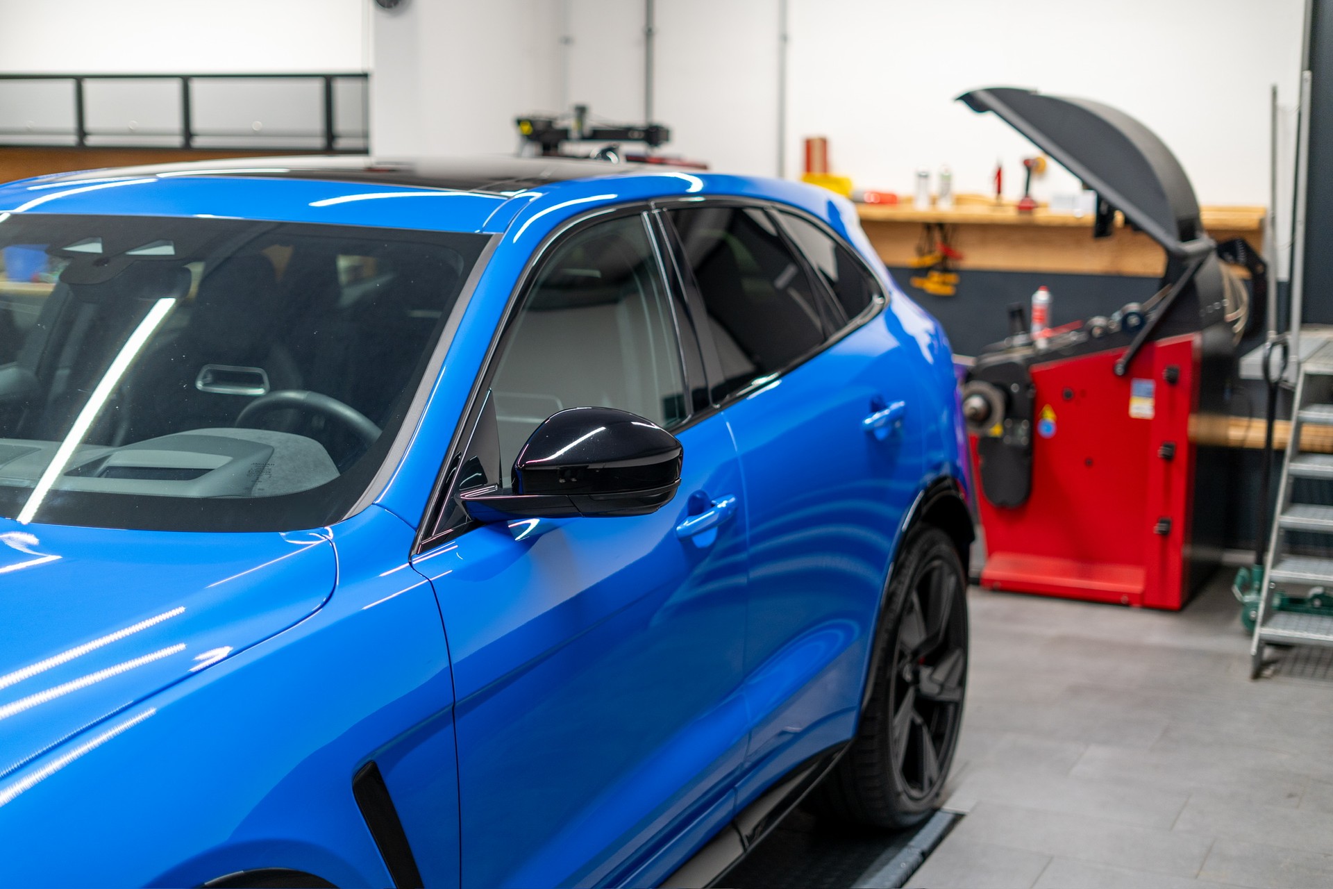 JAGUAR F-Pace 5.0 V8 SVR P550 AWD 5 Jahre Werksgarantie ab 1. Inv. oder 150'000km-image-24