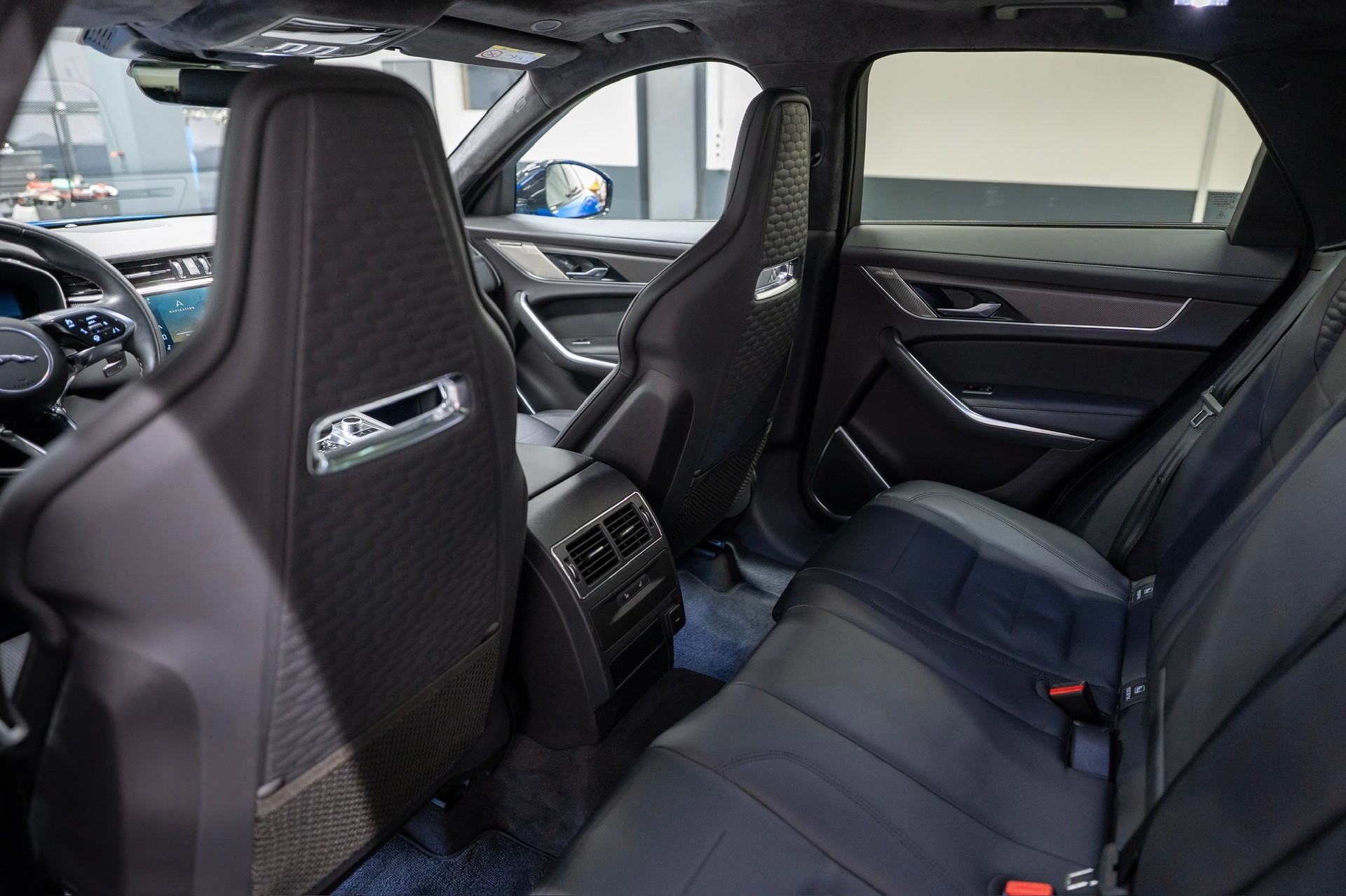 JAGUAR F-Pace 5.0 V8 SVR P550 AWD 5 Jahre Werksgarantie ab 1. Inv. oder 150'000km-image-13