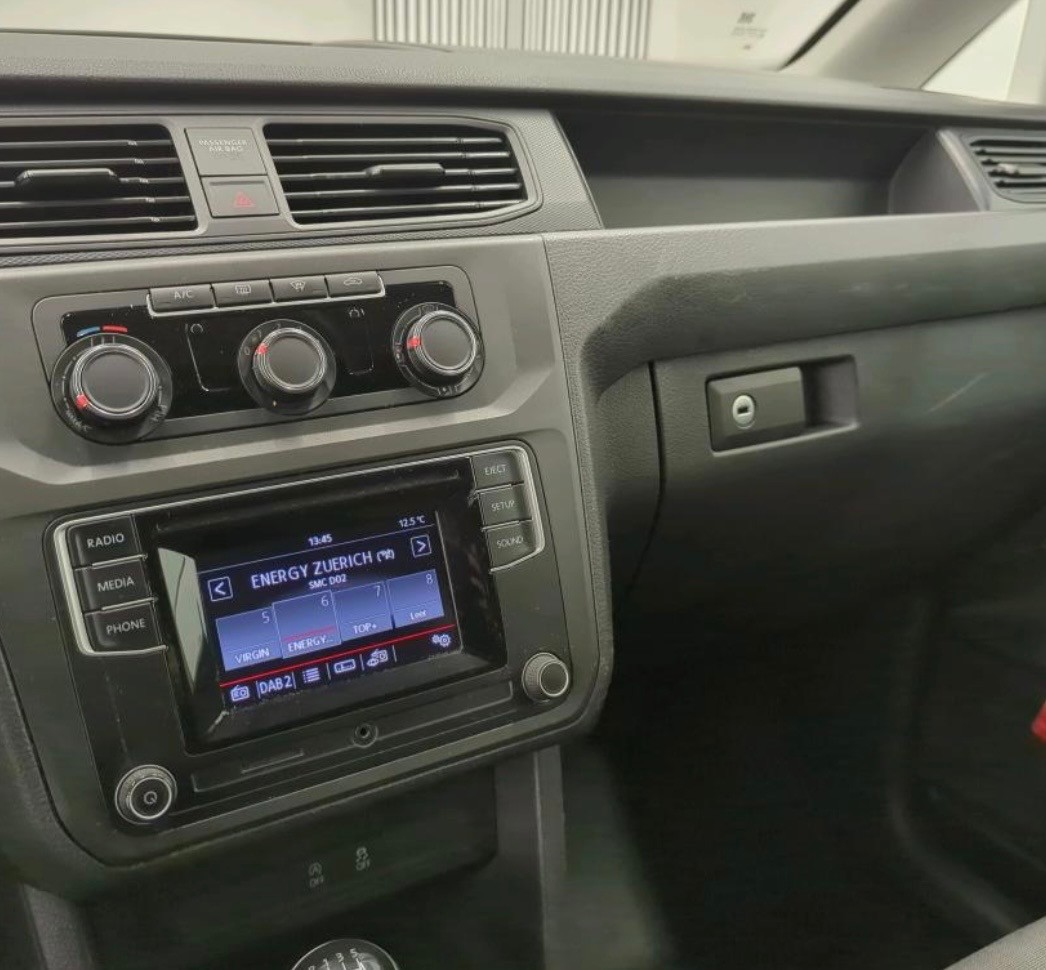 VW Caddy Maxi 2.0TDI 4Motion BlueMotion Technology-image-5