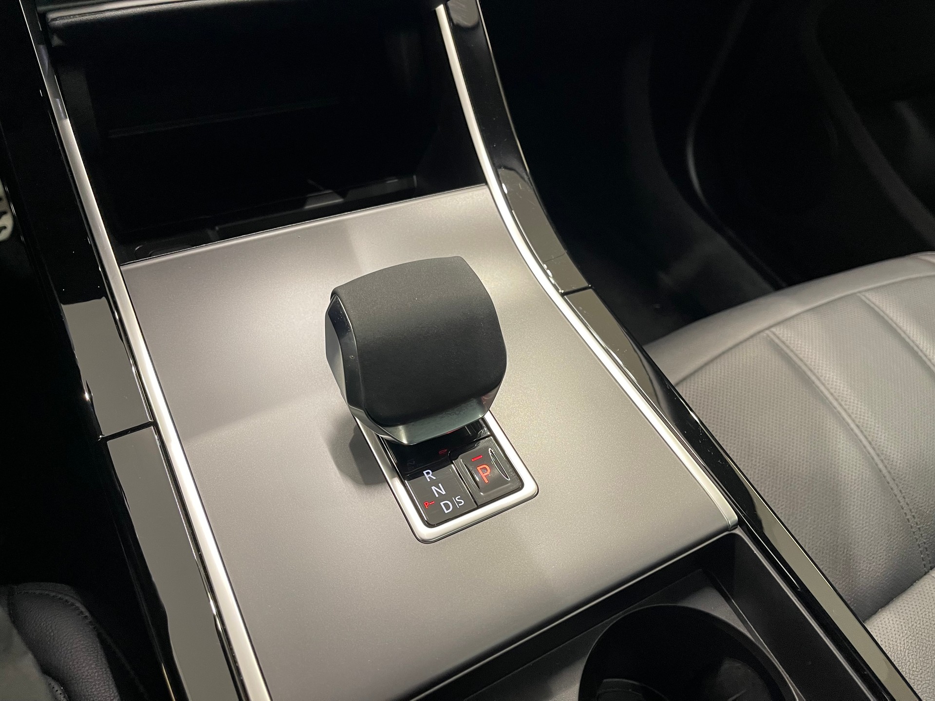 LAND ROVER Range Rover Evoque R-Dynamic P 200 SEAT9 *FACELIFT*-image-28