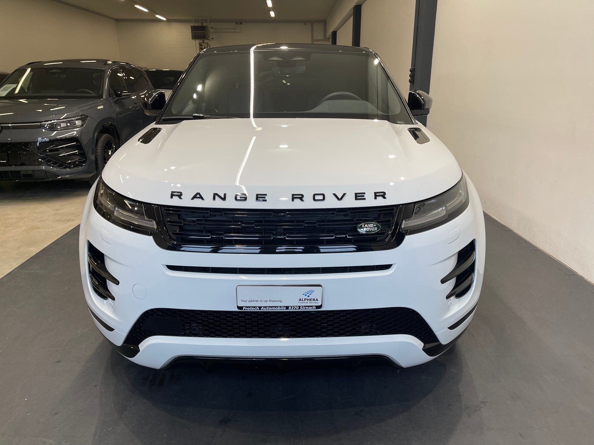 LAND ROVER Range Rover Evoque R-Dynamic P 200 SEAT9 *FACELIFT*-image-2