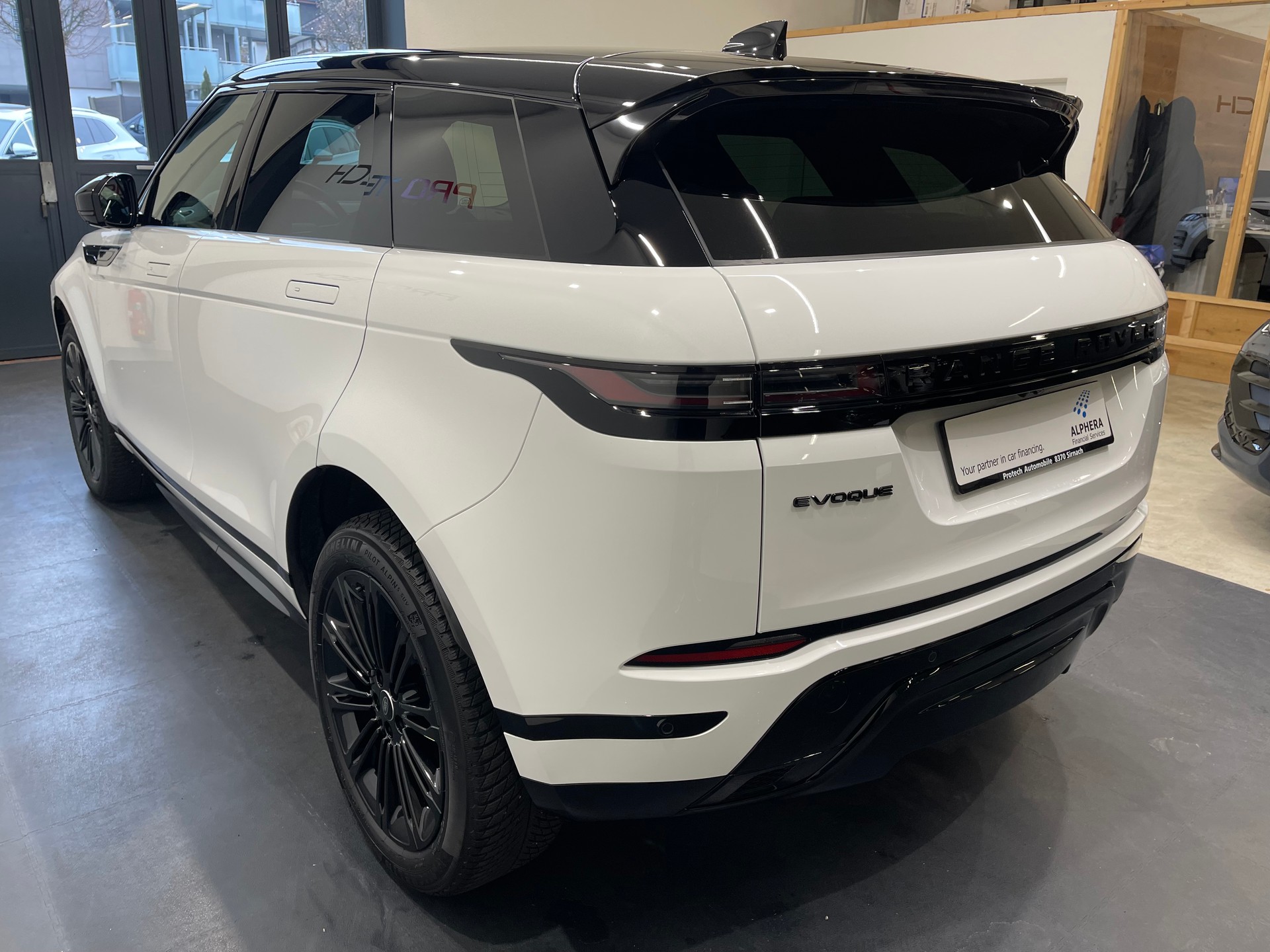 LAND ROVER Range Rover Evoque R-Dynamic P 200 SEAT9 *FACELIFT*-image-7