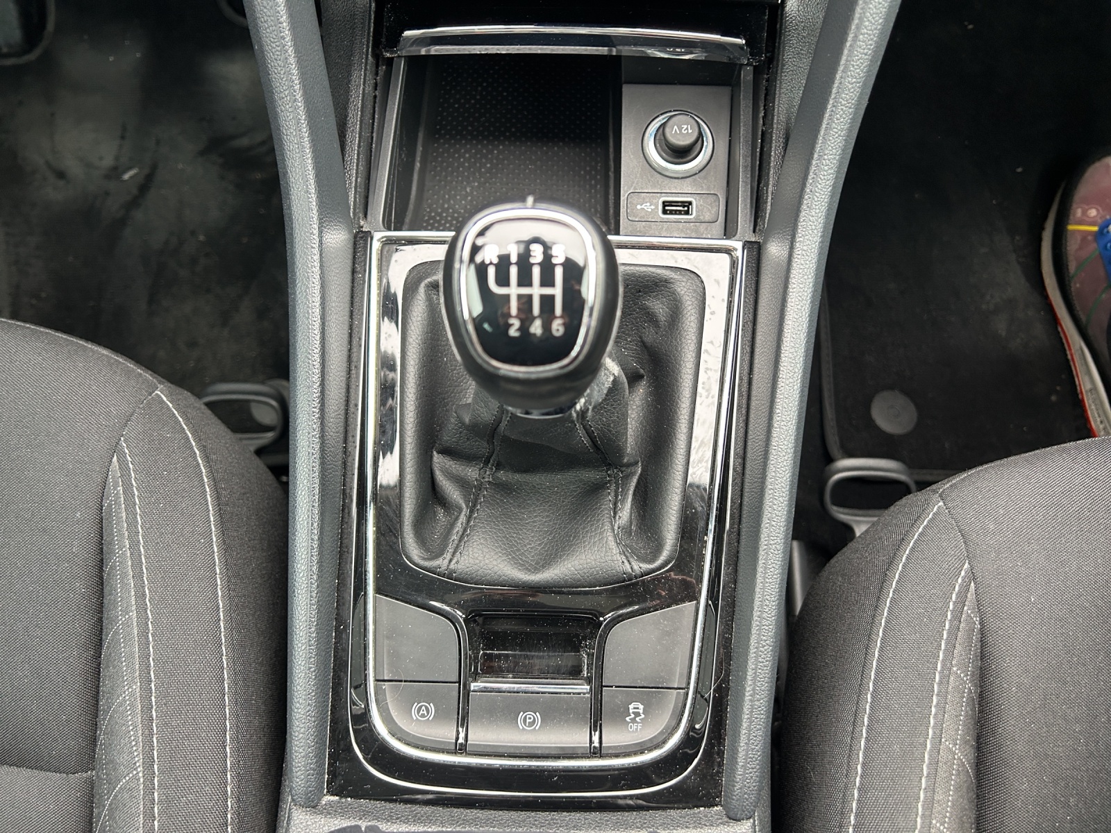 SKODA Karoq 1.5 TSI ACT Ambition-image-15
