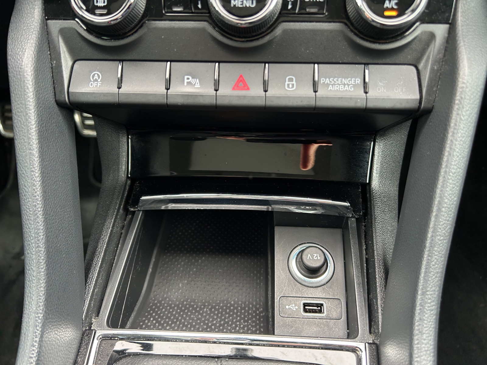 SKODA Karoq 1.5 TSI ACT Ambition-image-13